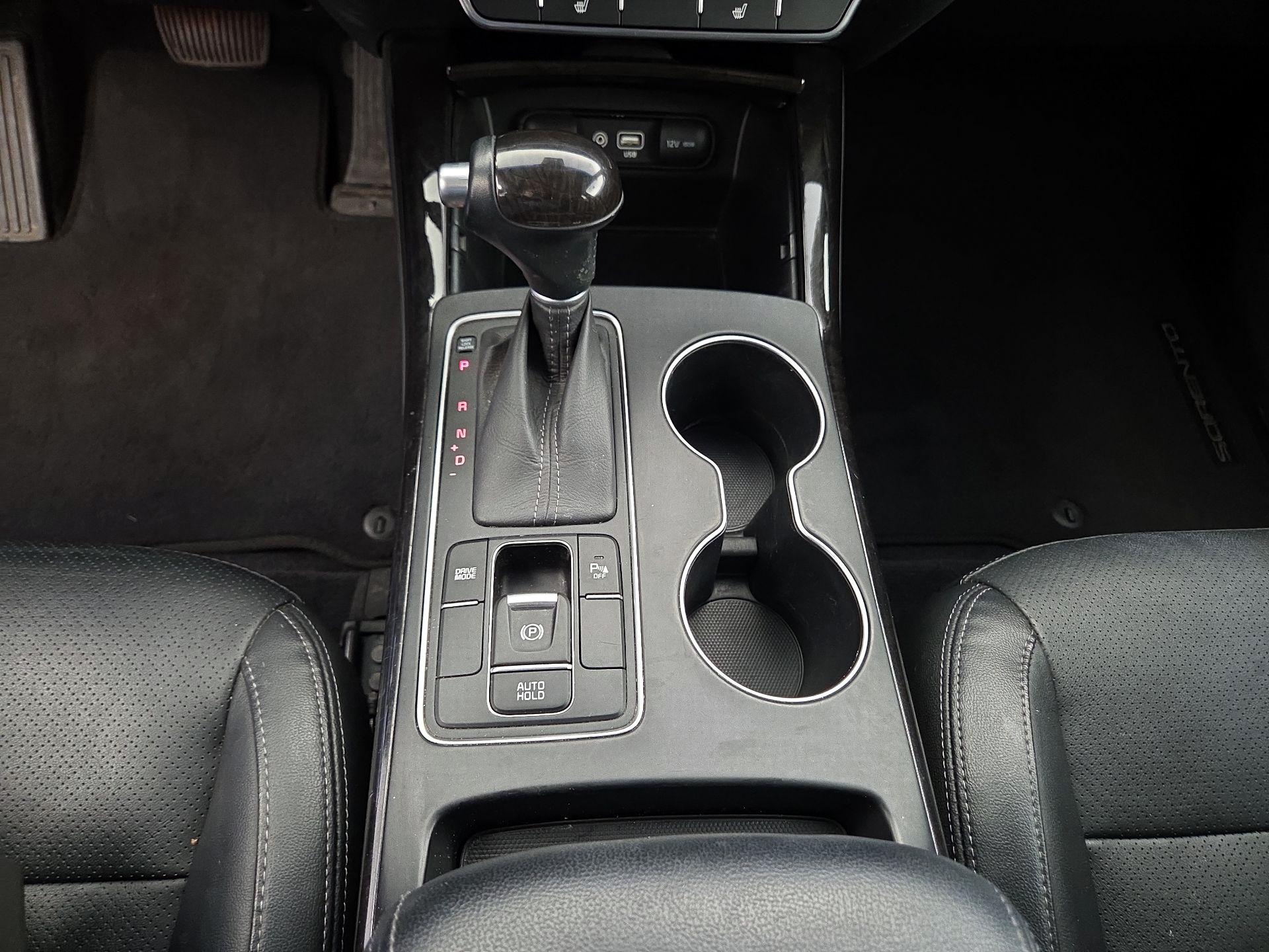 Thumbnail: 2017 Kia Sorento - 17