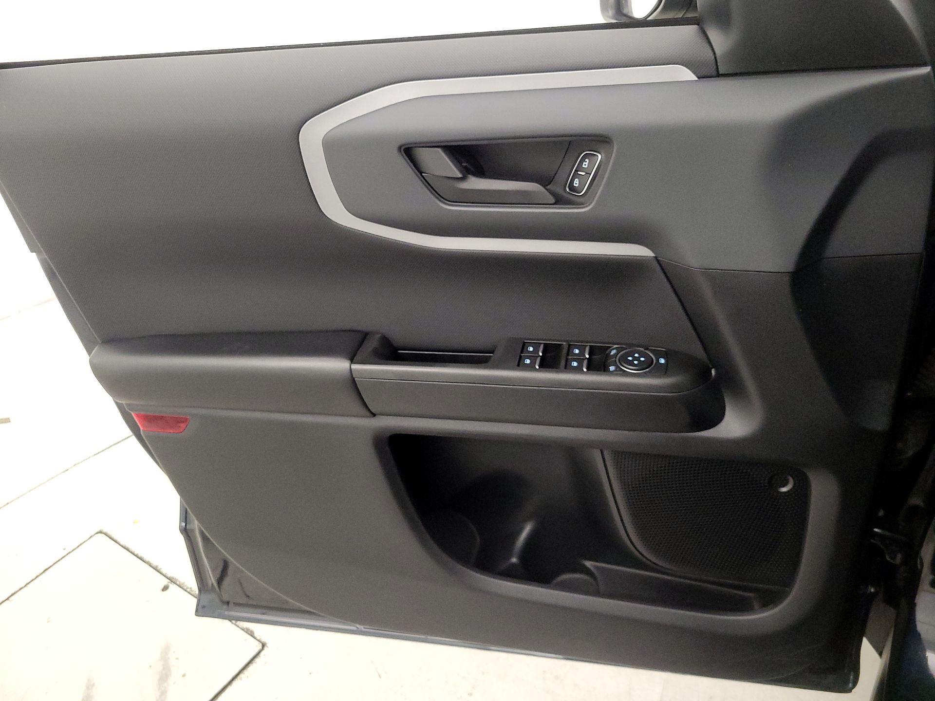 Thumbnail: 2022 Ford Bronco Sport - 12