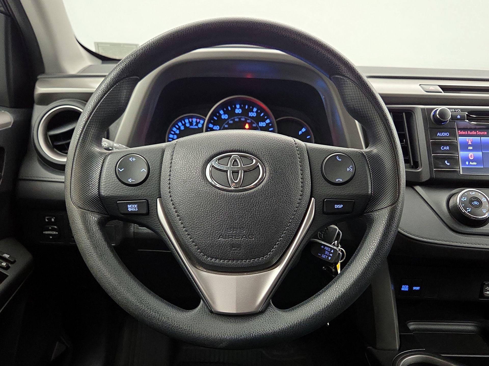 Thumbnail: 2016 Toyota RAV4 - 10