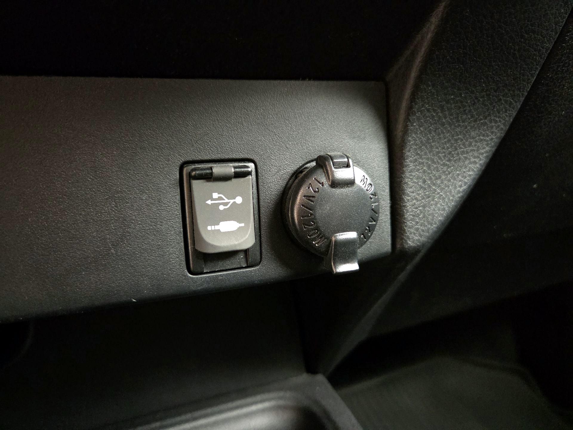 Thumbnail: 2016 Toyota RAV4 - 18