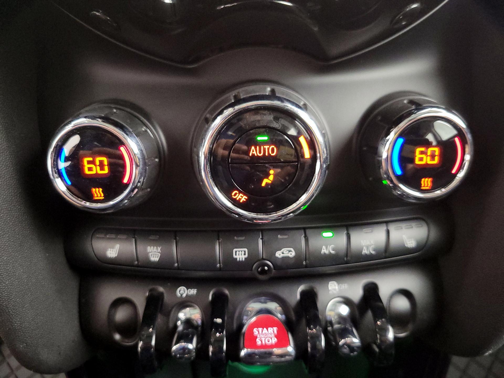 Thumbnail: 2021 MINI Cooper Hardtop - 17
