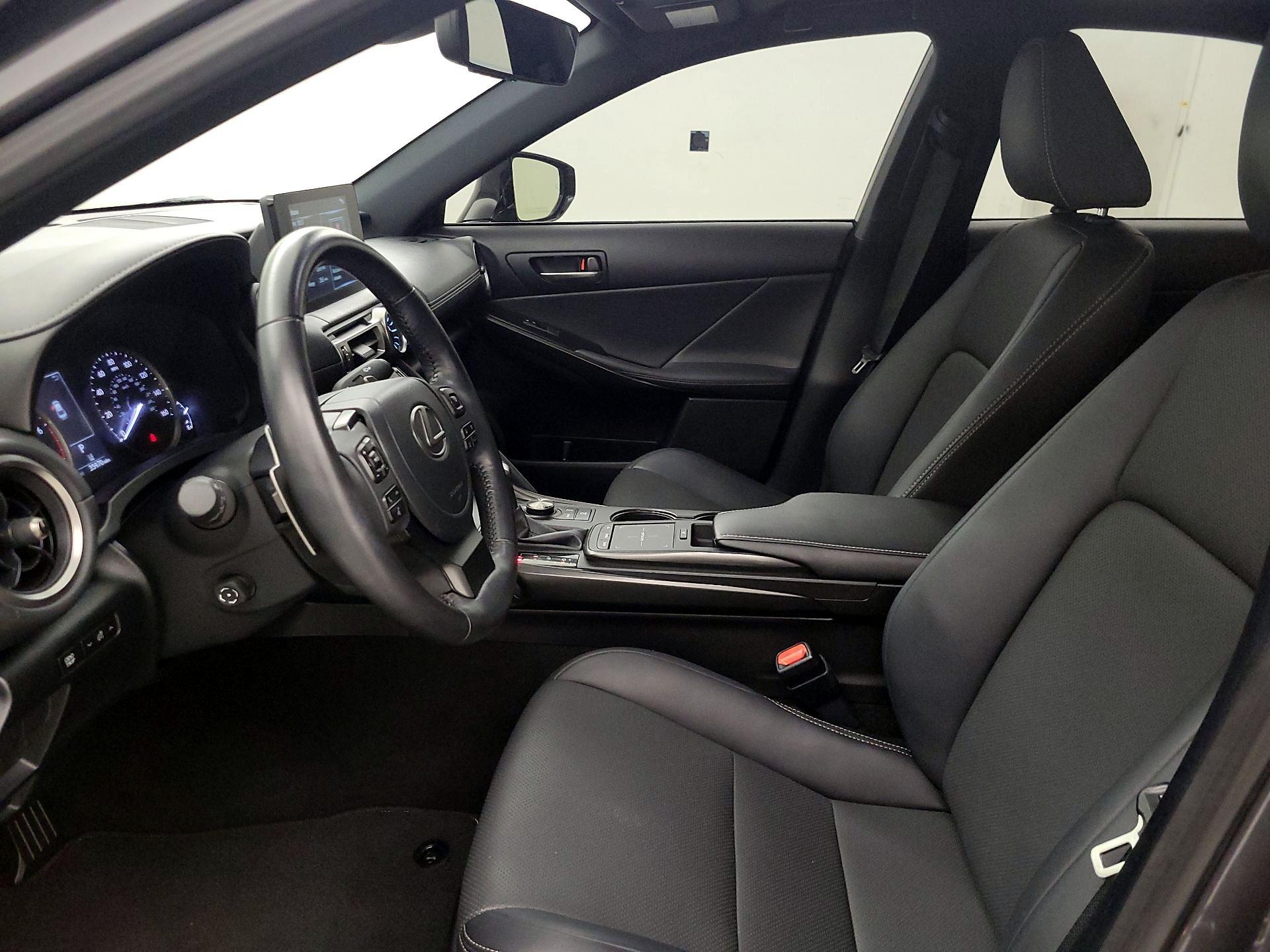 Thumbnail: 2022 Lexus IS - 11