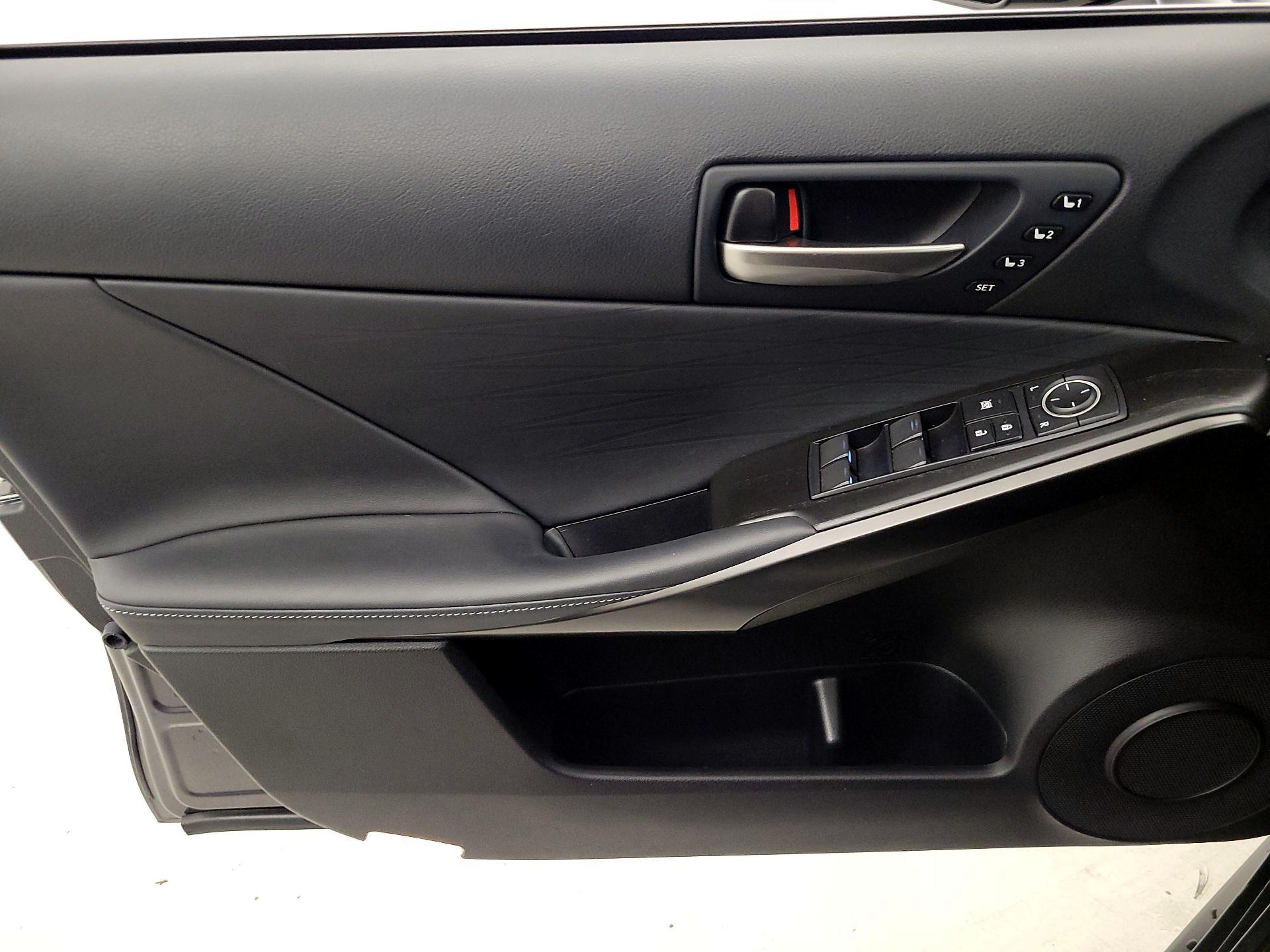 Thumbnail: 2022 Lexus IS - 12