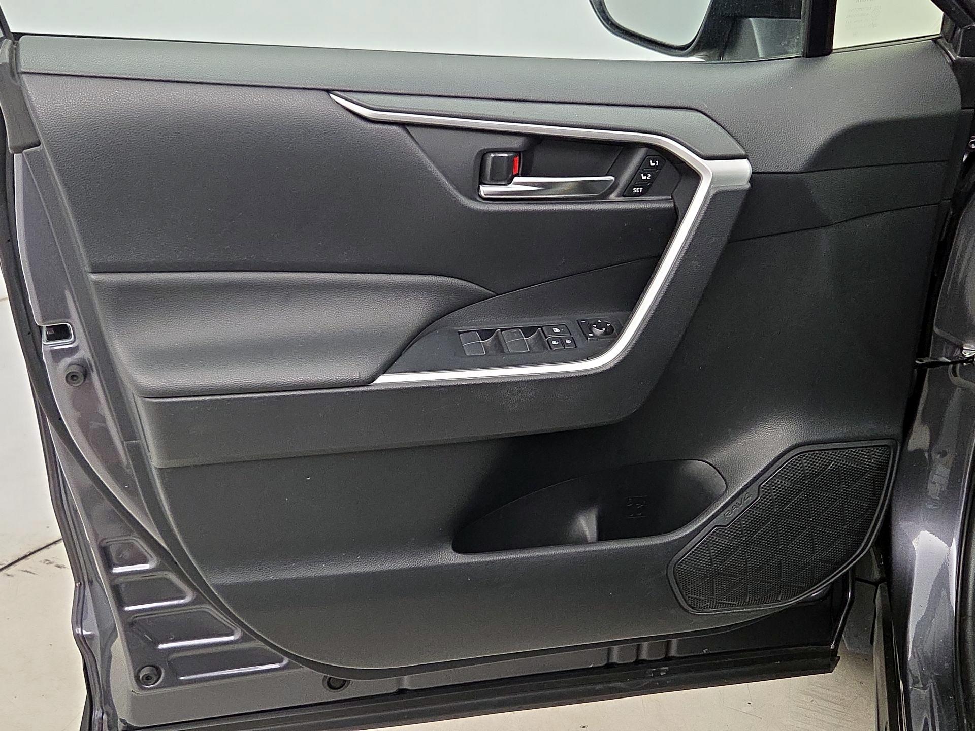 Thumbnail: 2021 Toyota RAV4 - 12