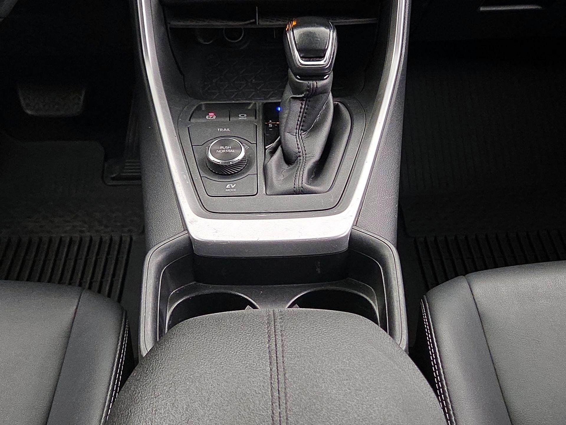 Thumbnail: 2021 Toyota RAV4 - 17