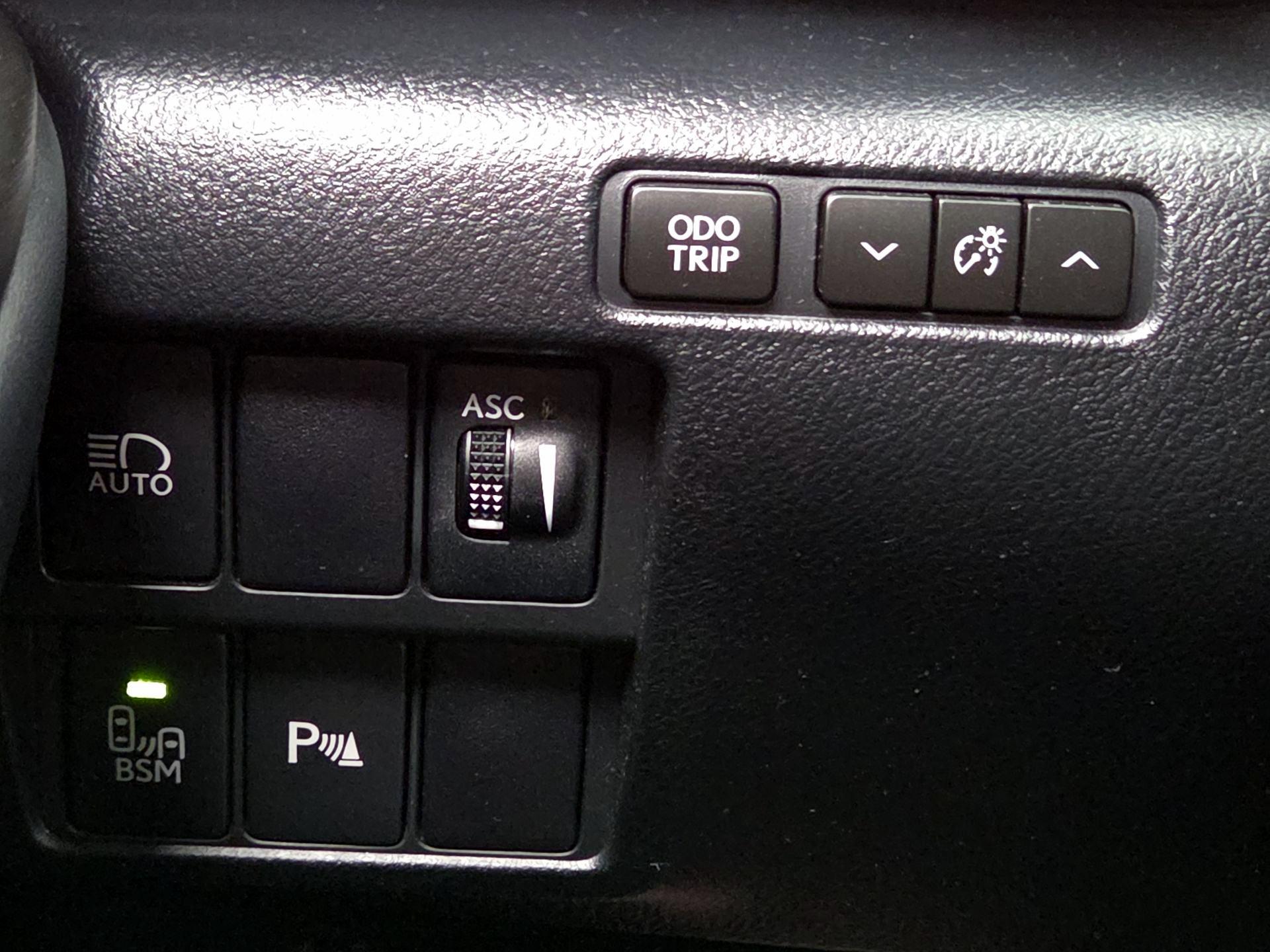 Thumbnail: 2019 Lexus RC - 13