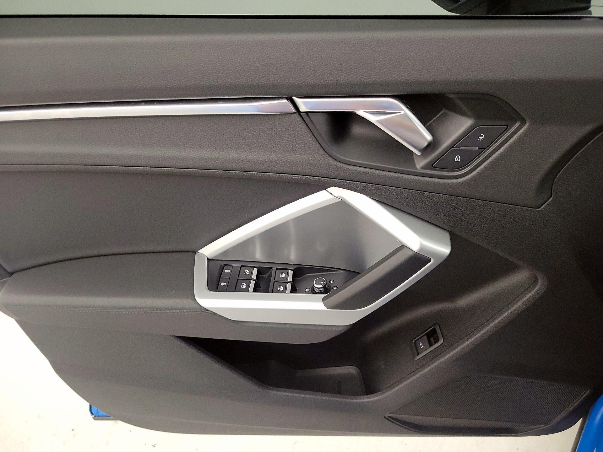 Thumbnail: 2020 Audi Q3 - 12