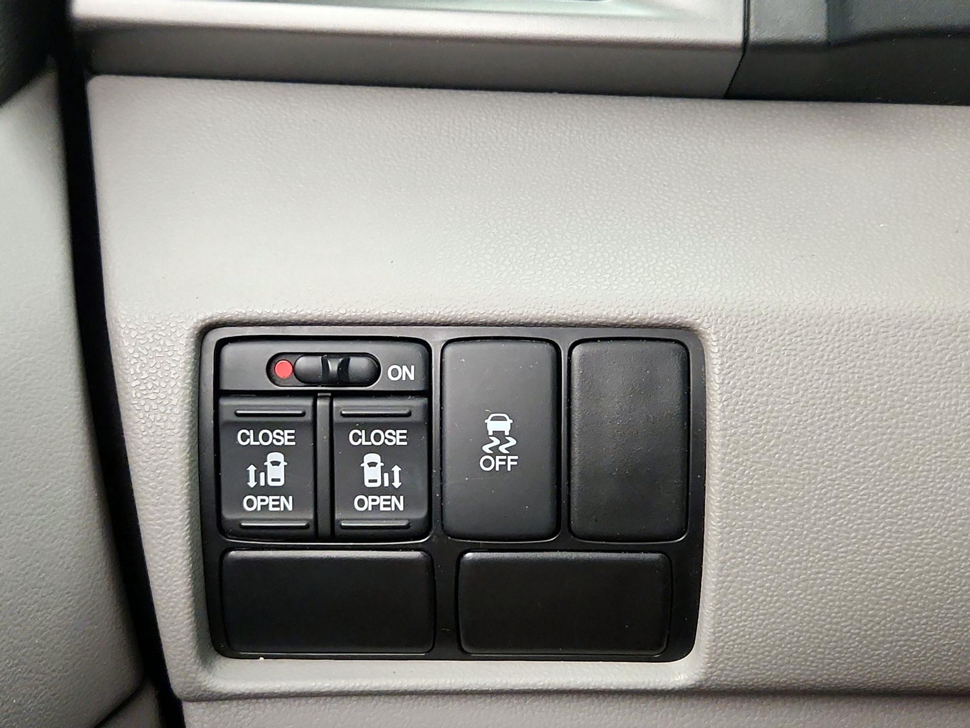 Thumbnail: 2015 Honda Odyssey - 12