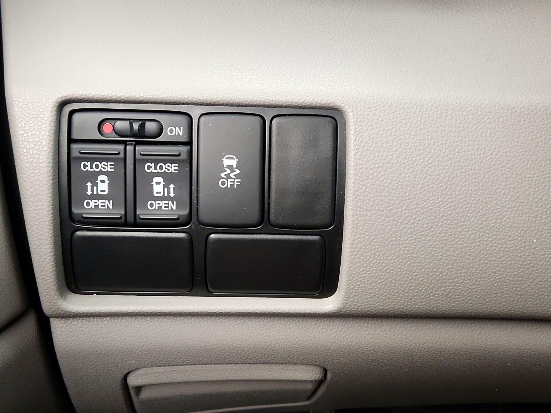 Thumbnail: 2015 Honda Odyssey - 13