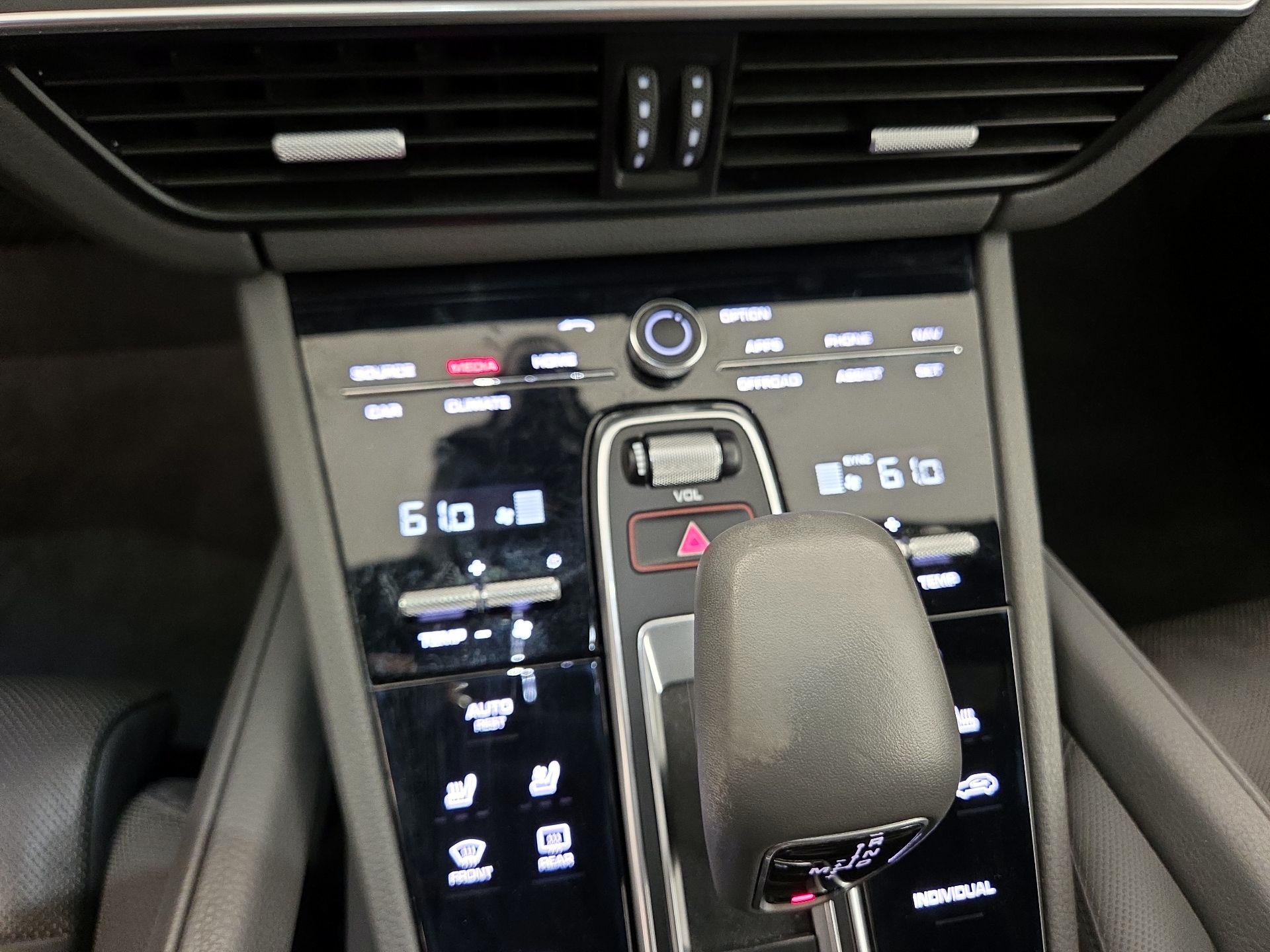Thumbnail: 2019 Porsche Cayenne - 17