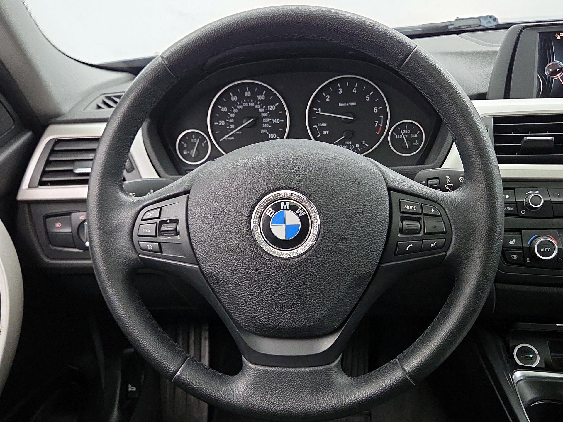 Thumbnail: 2015 BMW 3 Series - 10