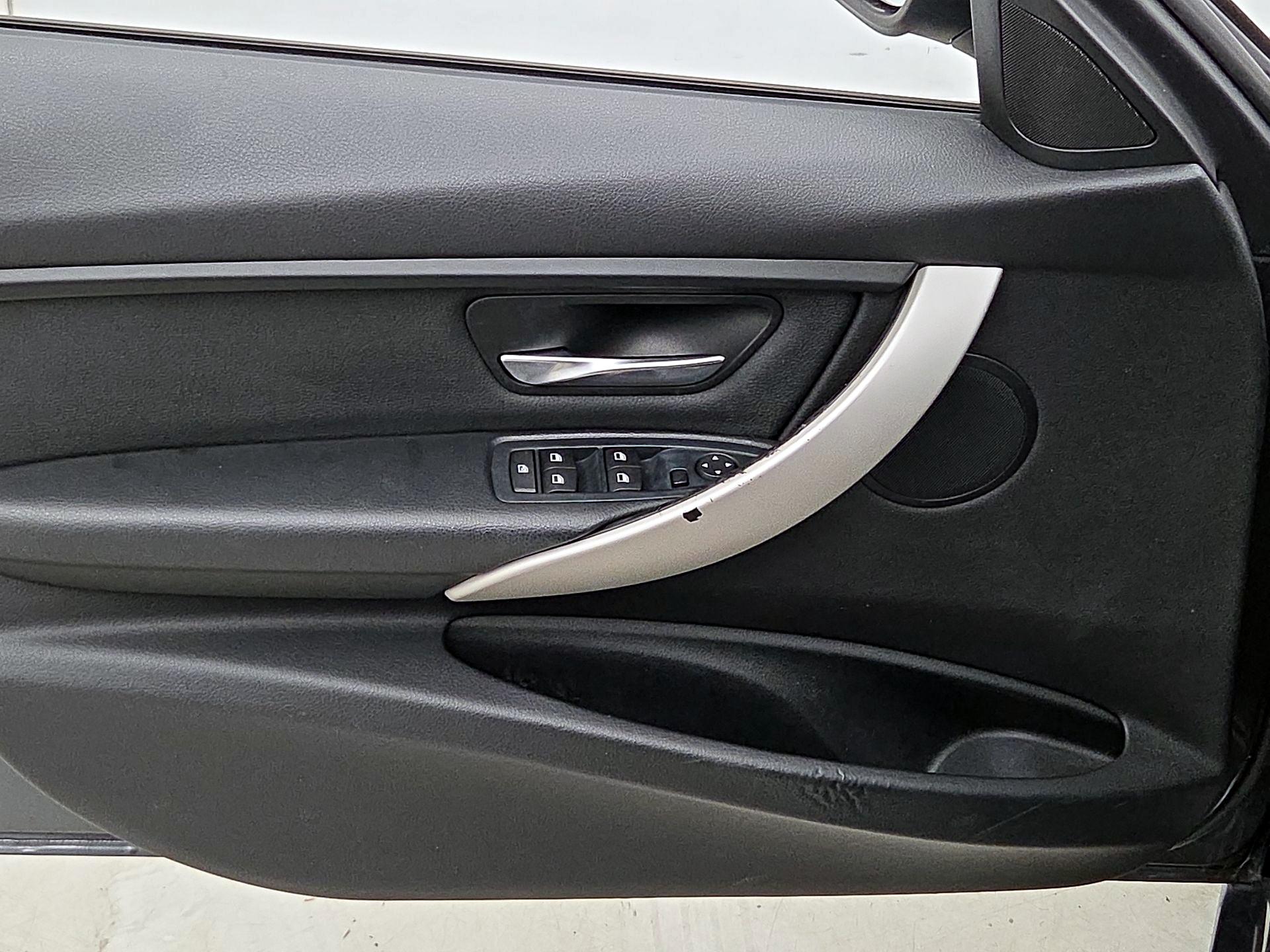 Thumbnail: 2015 BMW 3 Series - 12