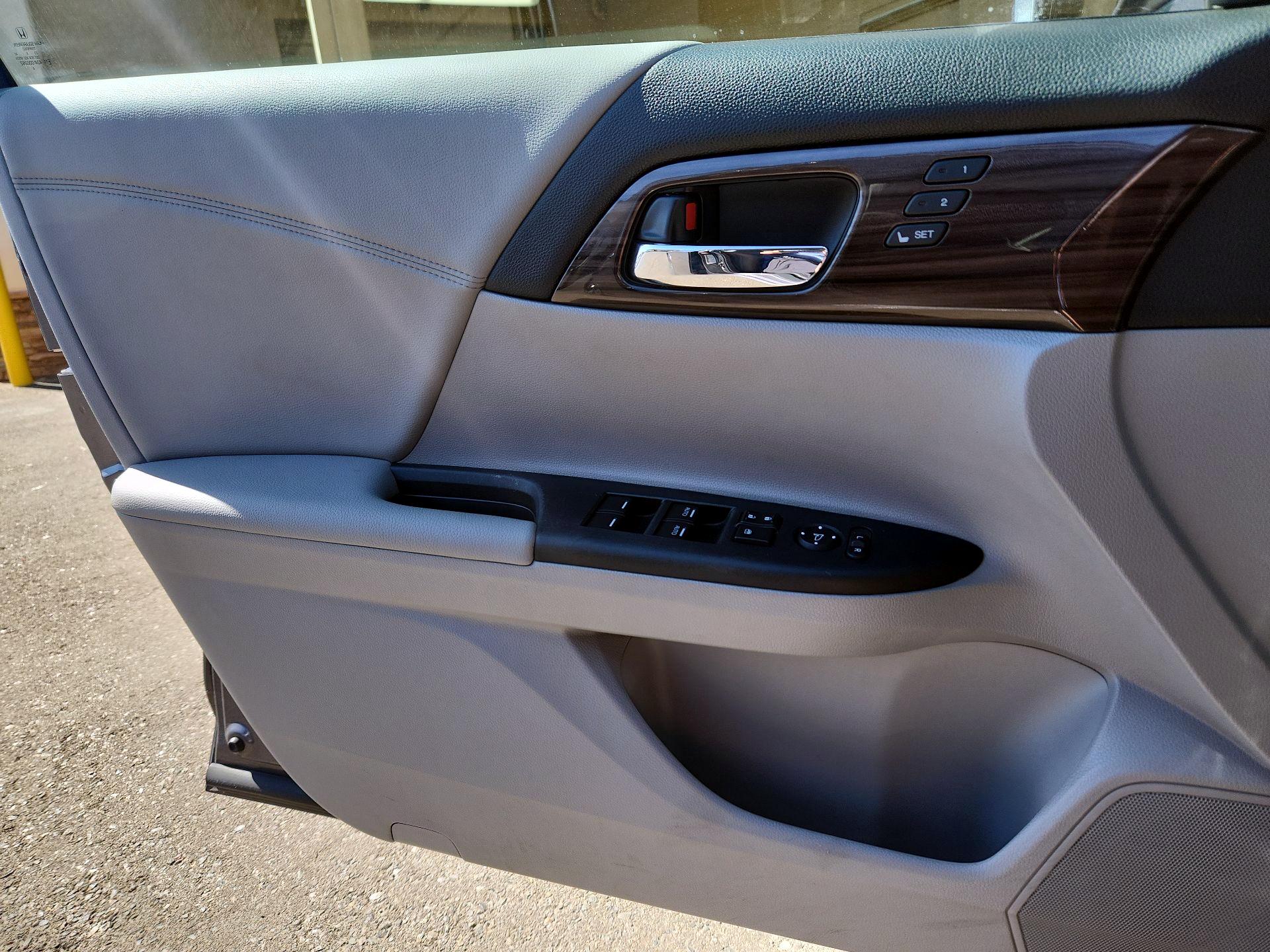 Thumbnail: 2016 Honda Accord - 10