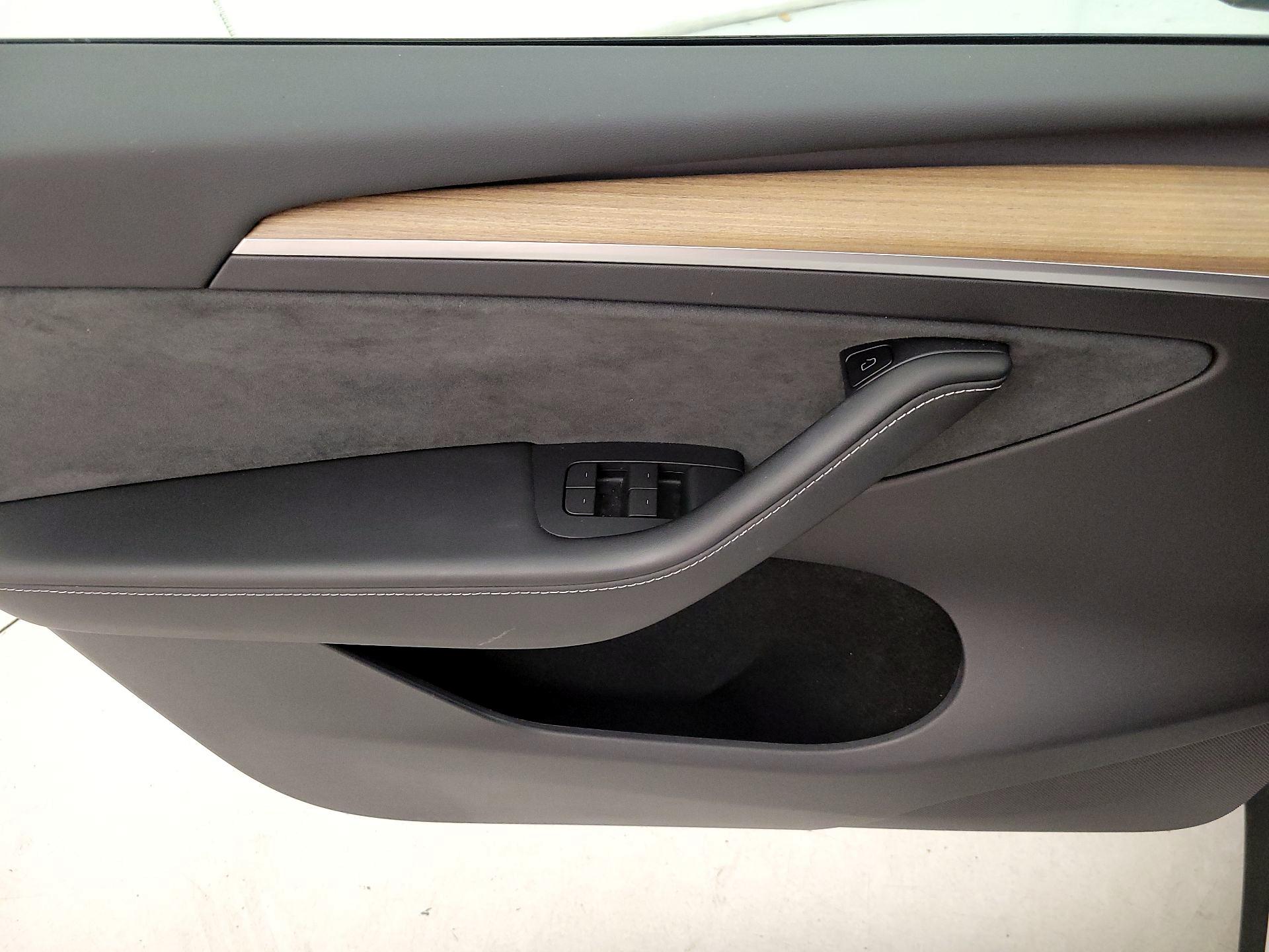 Thumbnail: 2023 Tesla Model Y - 12