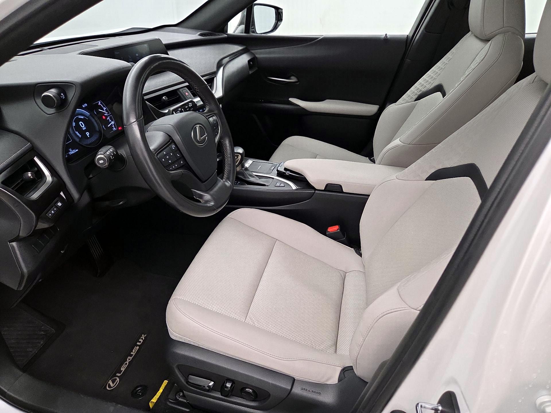 Thumbnail: 2020 Lexus UX - 11