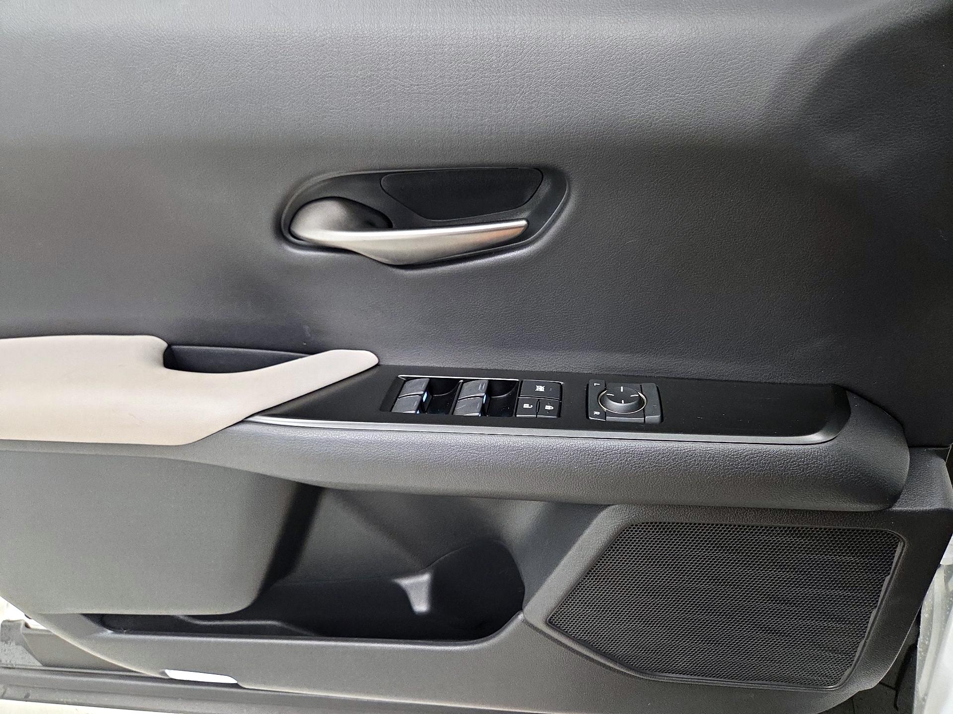 Thumbnail: 2020 Lexus UX - 12