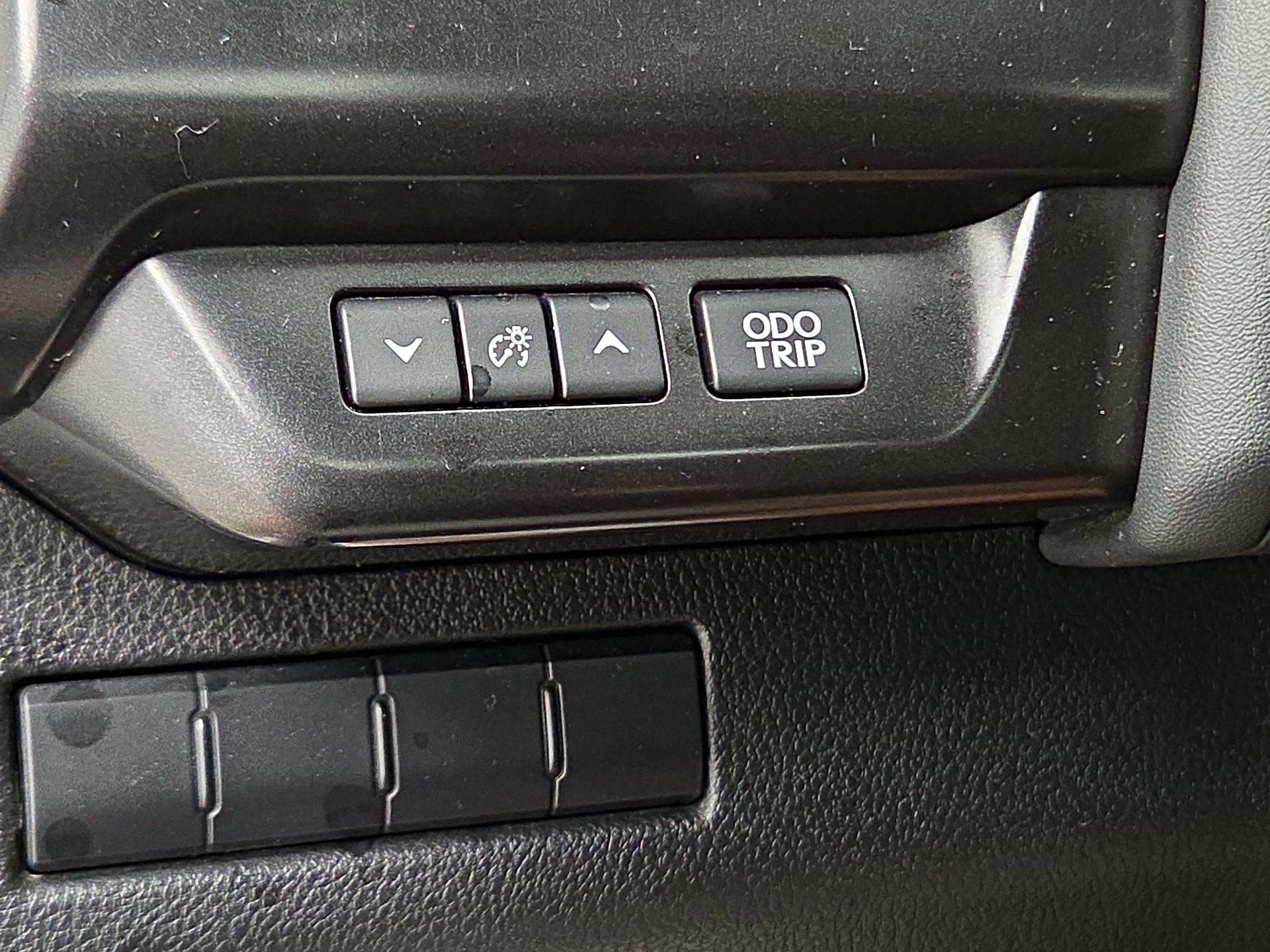 Thumbnail: 2020 Lexus UX - 13