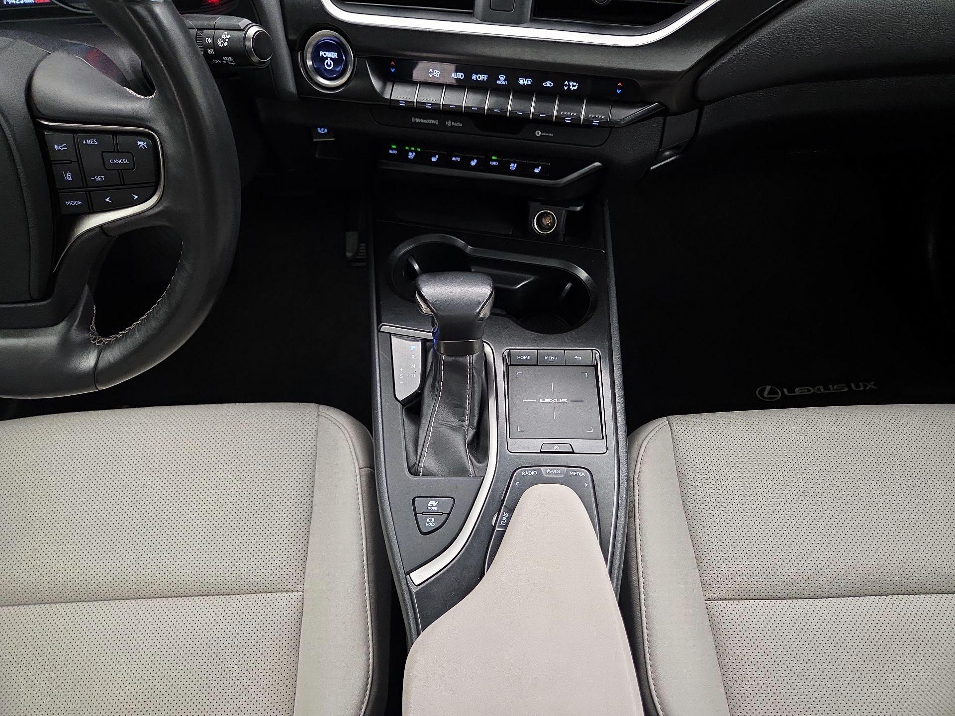 Thumbnail: 2020 Lexus UX - 17