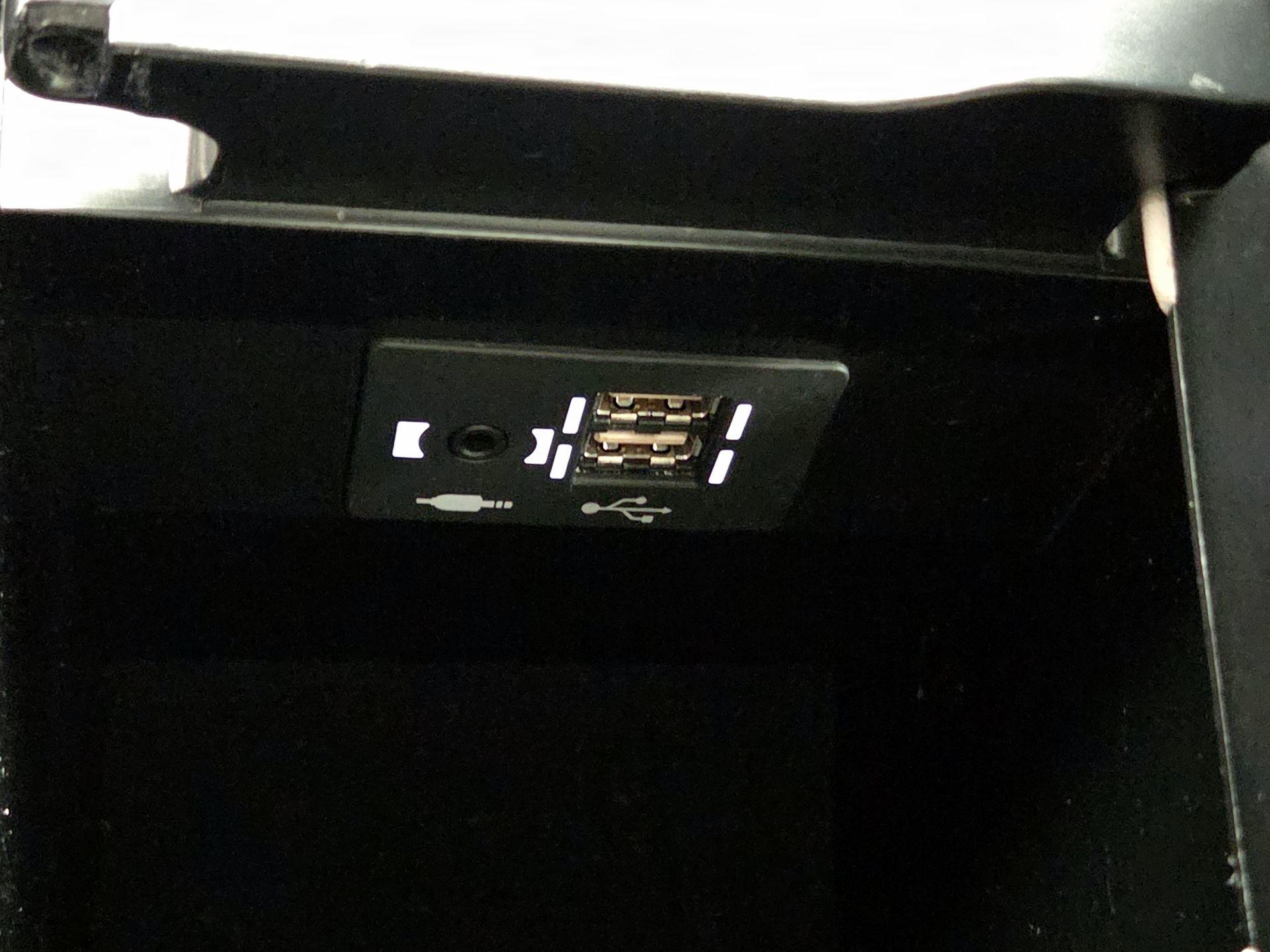 Thumbnail: 2020 Lexus UX - 18