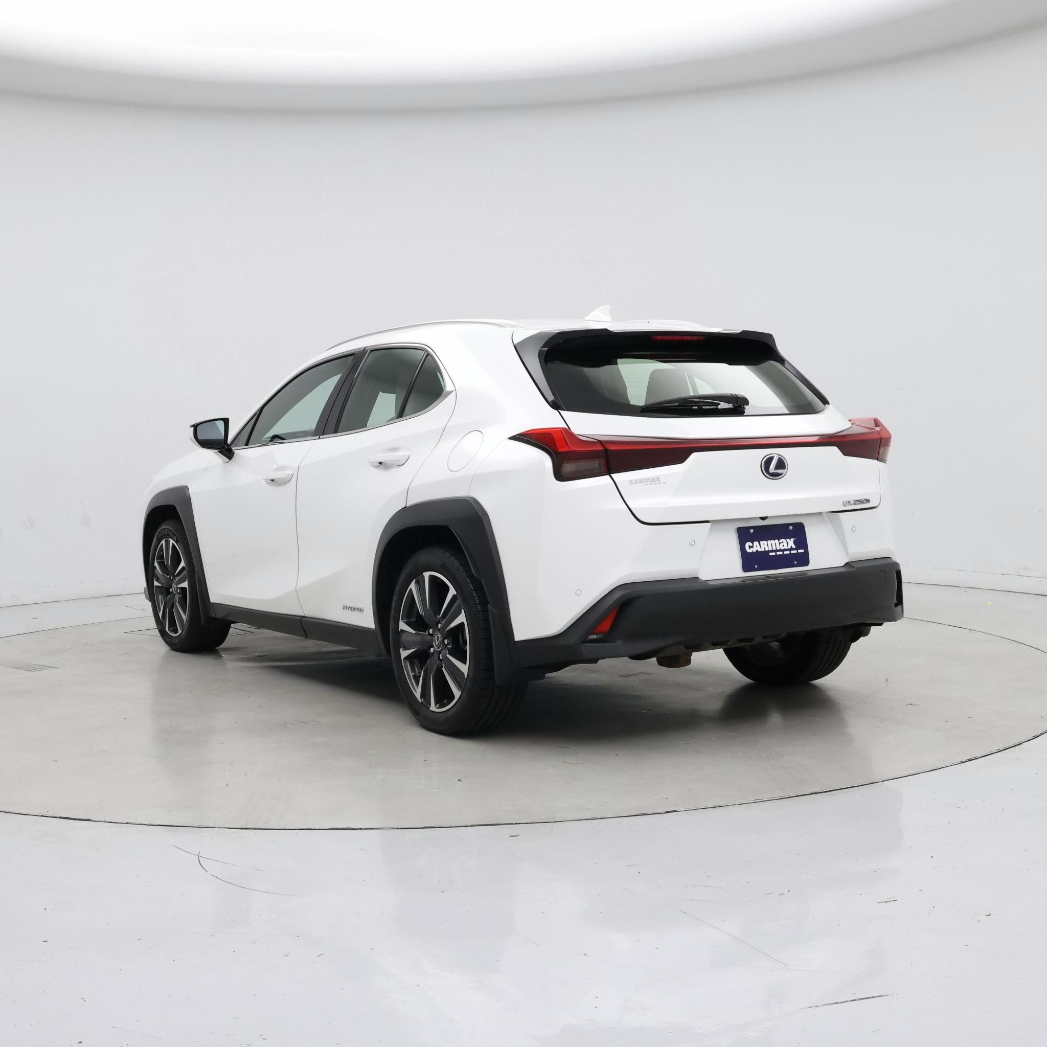 Thumbnail: 2020 Lexus UX - 2