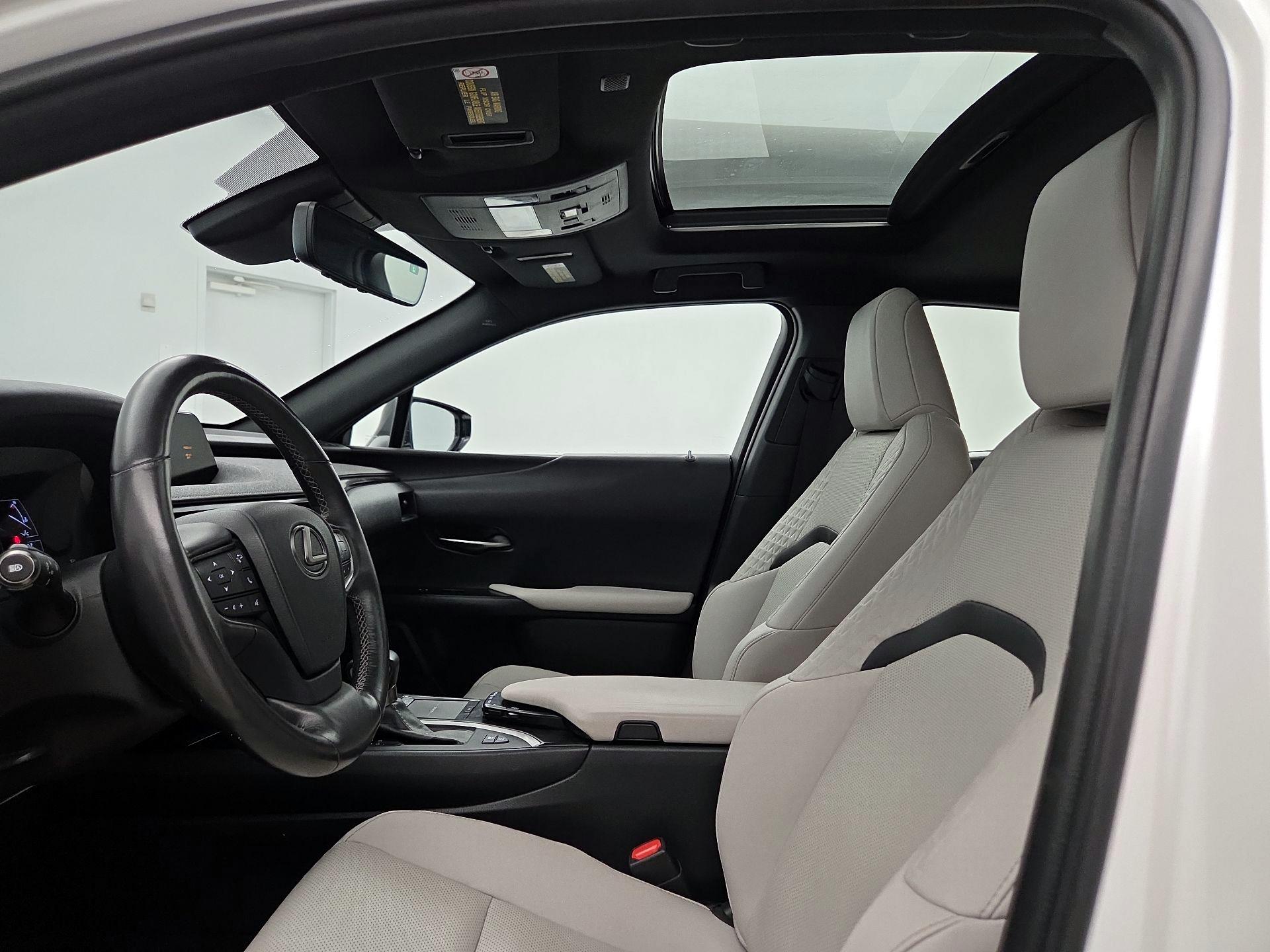 Thumbnail: 2020 Lexus UX - 19