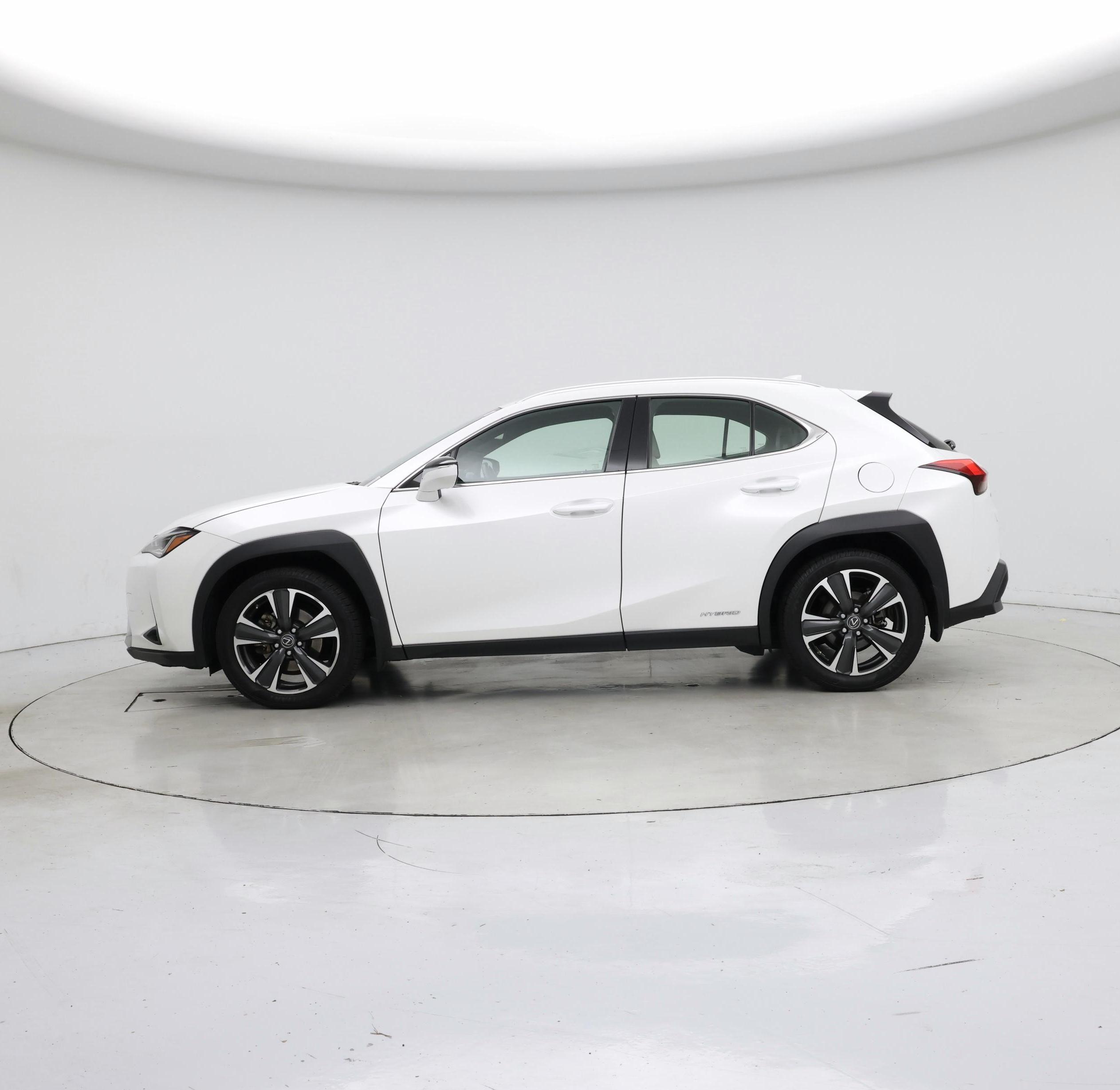 Thumbnail: 2020 Lexus UX - 3