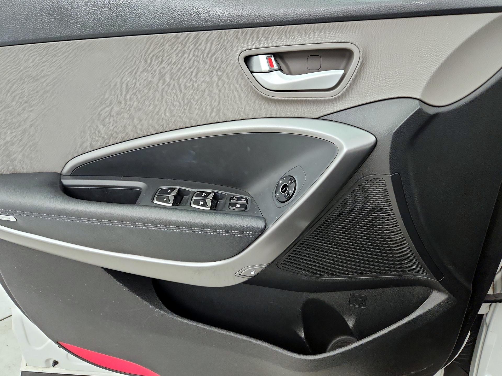 Thumbnail: 2016 Hyundai Santa Fe - 12