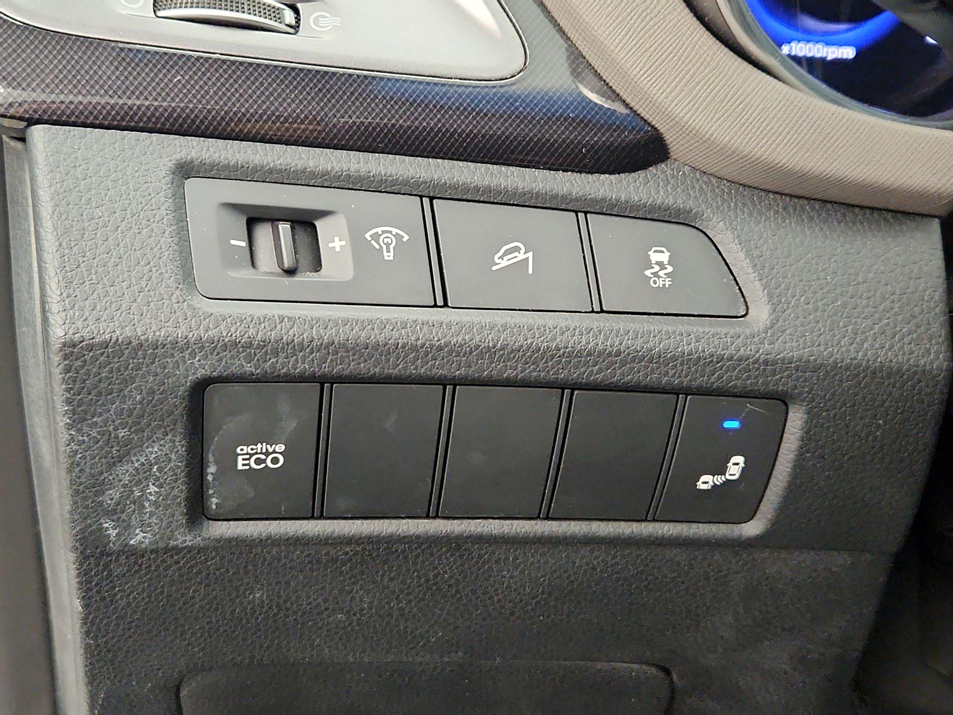 Thumbnail: 2016 Hyundai Santa Fe - 13