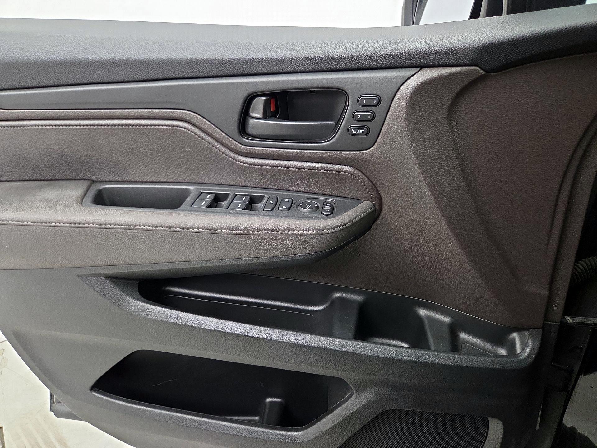 Thumbnail: 2019 Honda Odyssey - 12