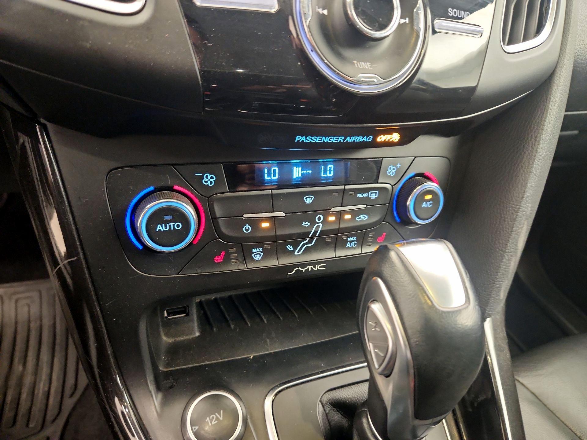 Thumbnail: 2016 Ford Focus - 17