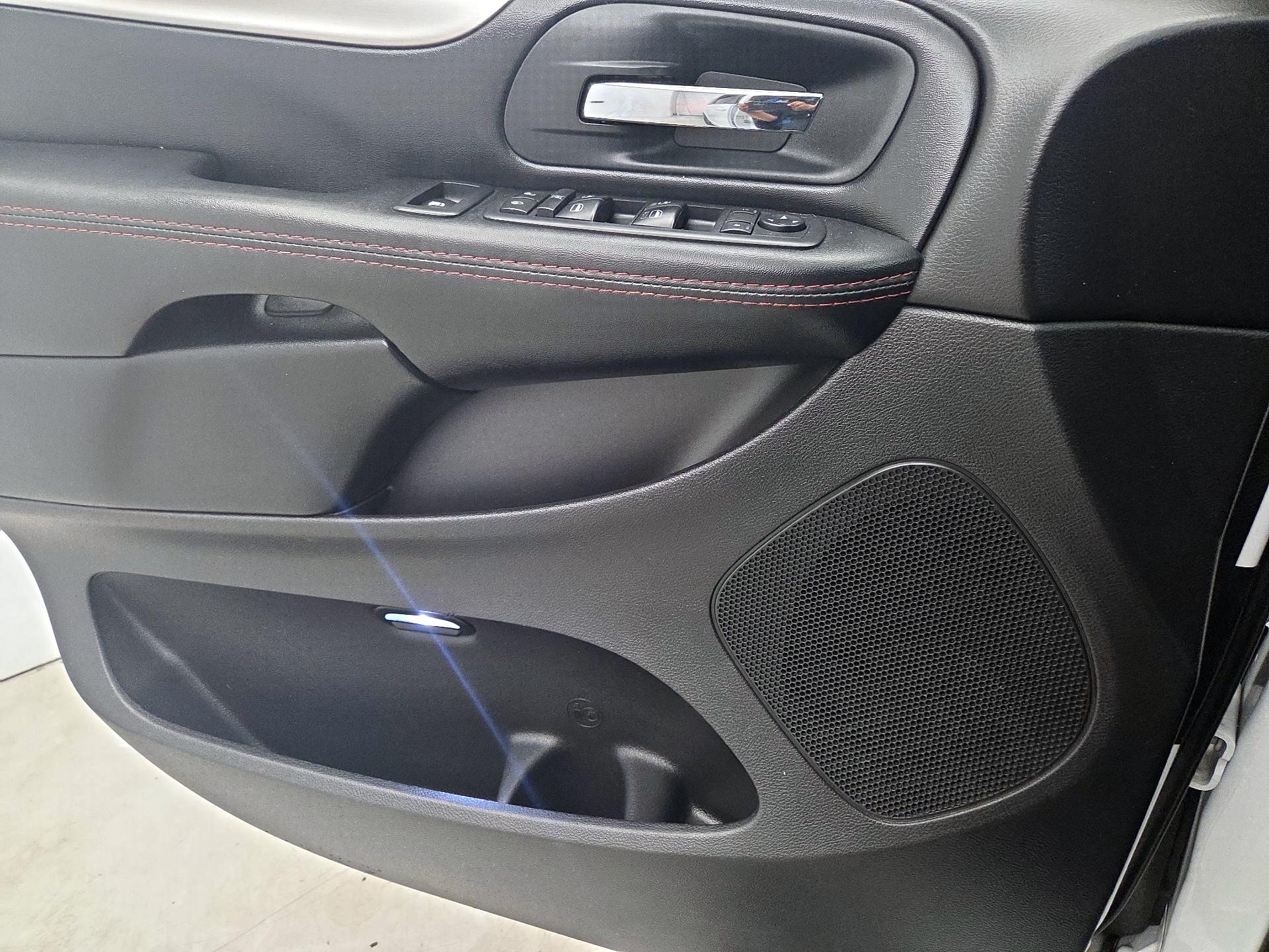 Thumbnail: 2019 Dodge Grand Caravan - 12