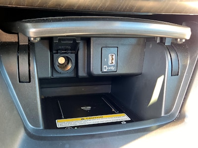 USB/AUX Ports