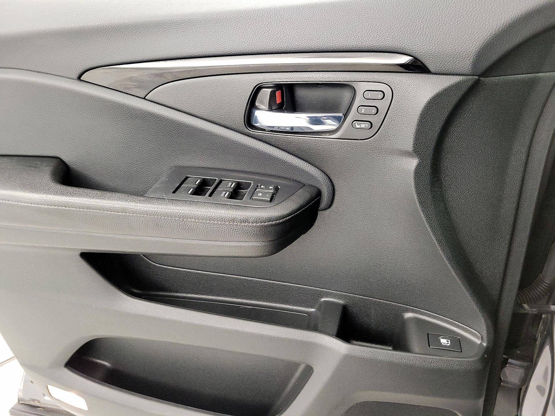 Thumbnail: 2017 Honda Ridgeline - 12