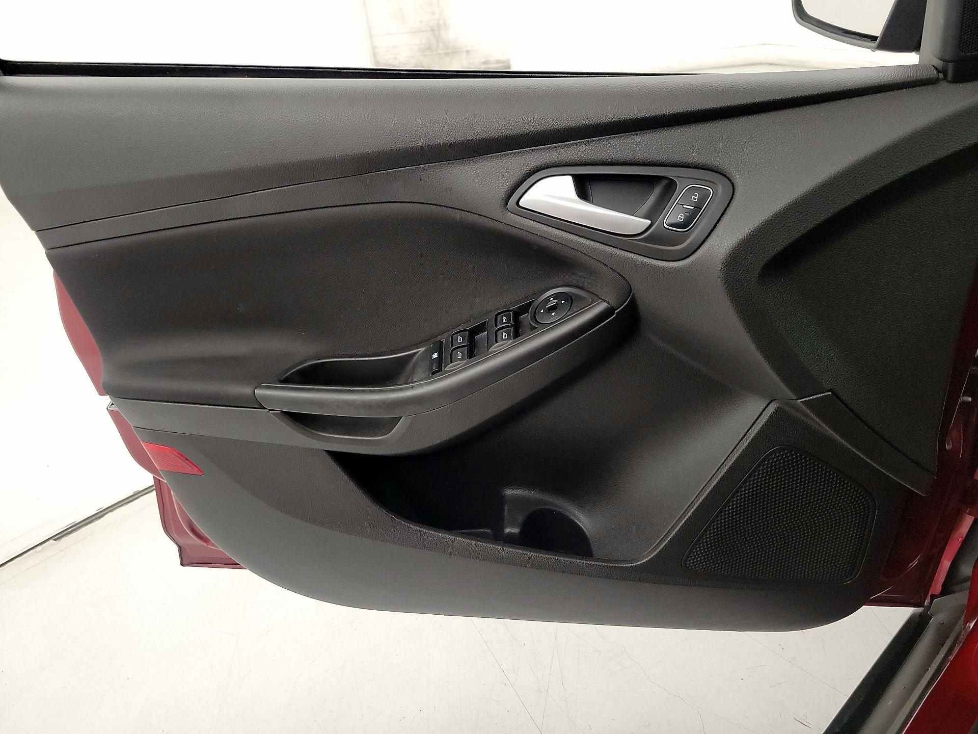 Thumbnail: 2017 Ford Focus - 12