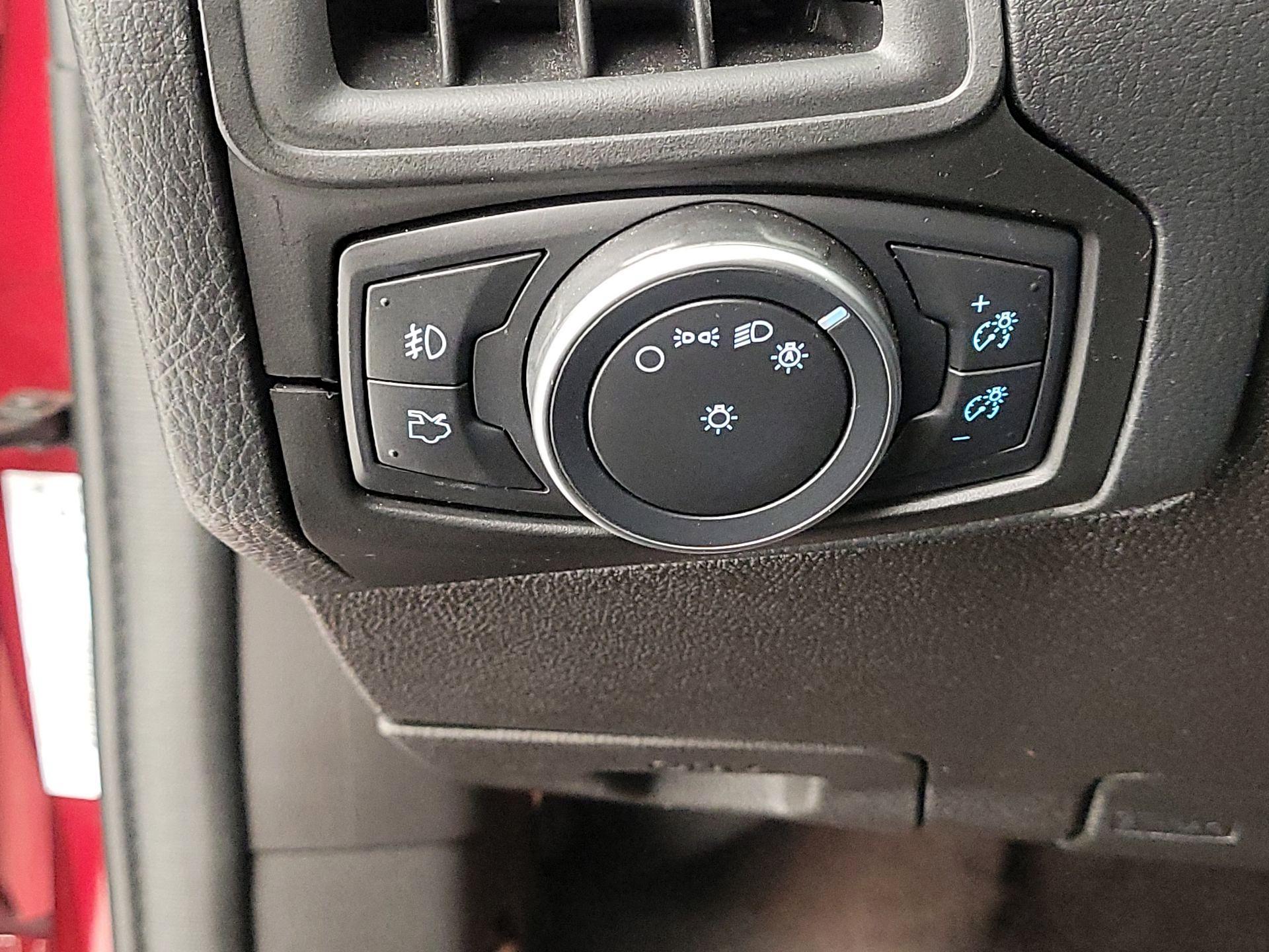 Thumbnail: 2017 Ford Focus - 13