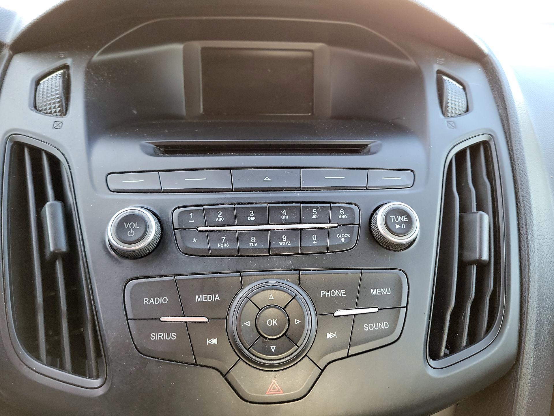 Thumbnail: 2017 Ford Focus - 15