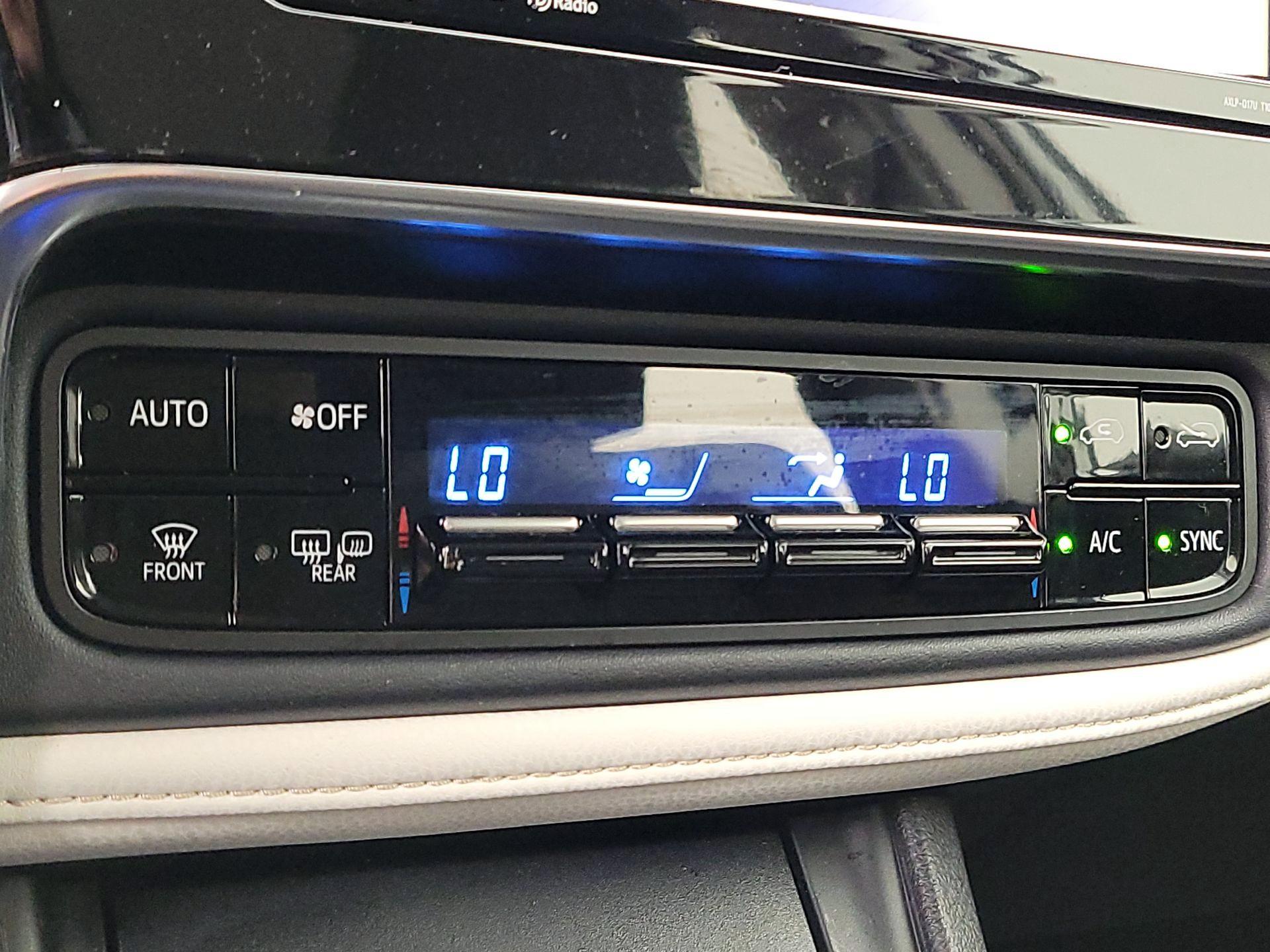 Thumbnail: 2018 Toyota Corolla iM - 16