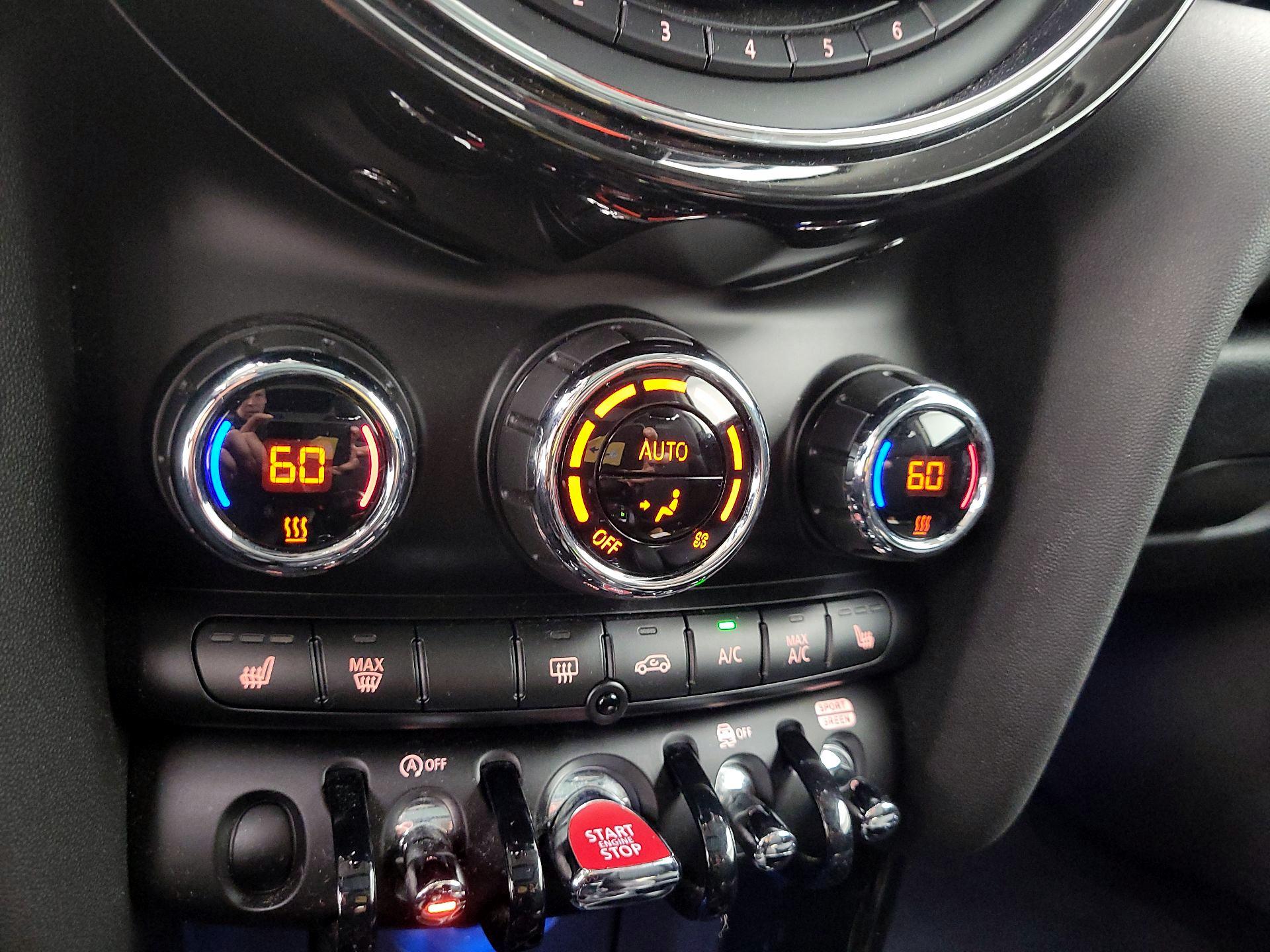 Thumbnail: 2019 MINI Cooper Hardtop - 16