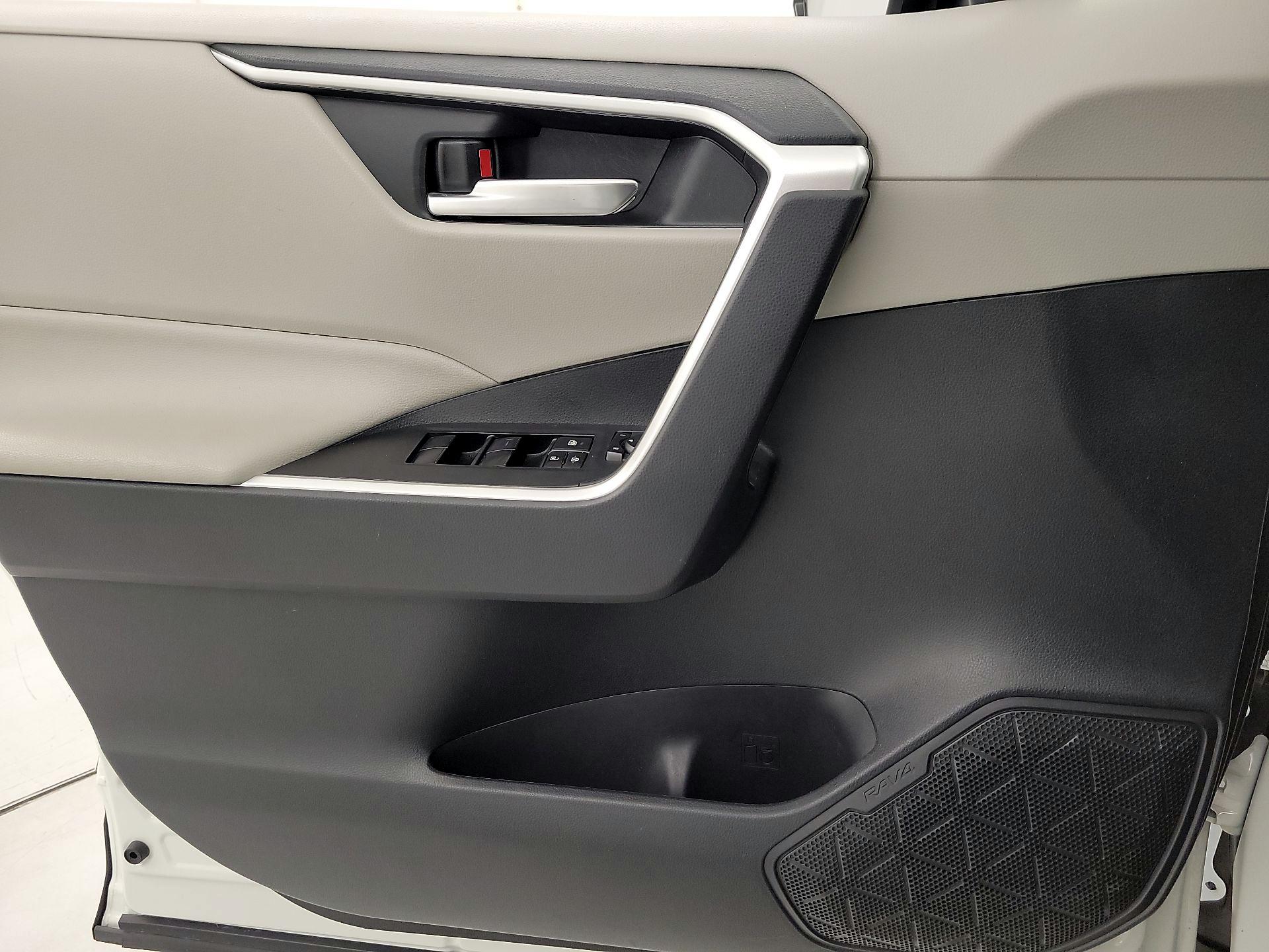 Thumbnail: 2019 Toyota RAV4 - 12