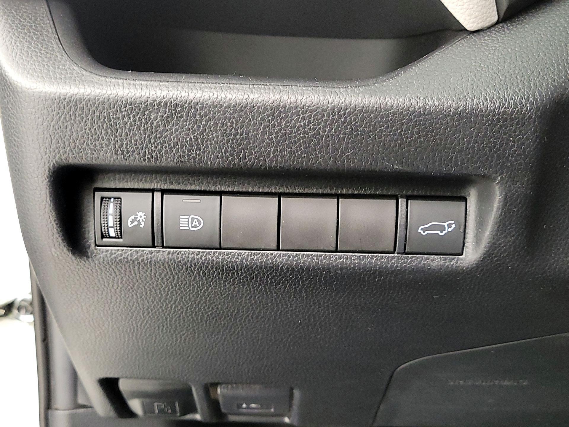 Thumbnail: 2019 Toyota RAV4 - 13