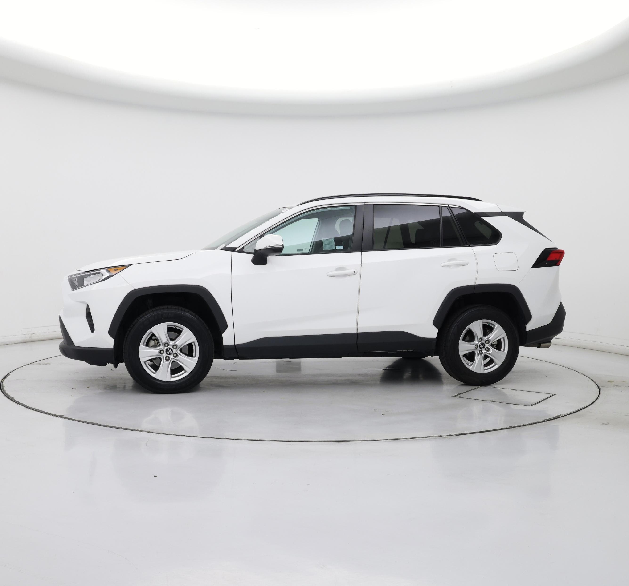 Thumbnail: 2019 Toyota RAV4 - 3
