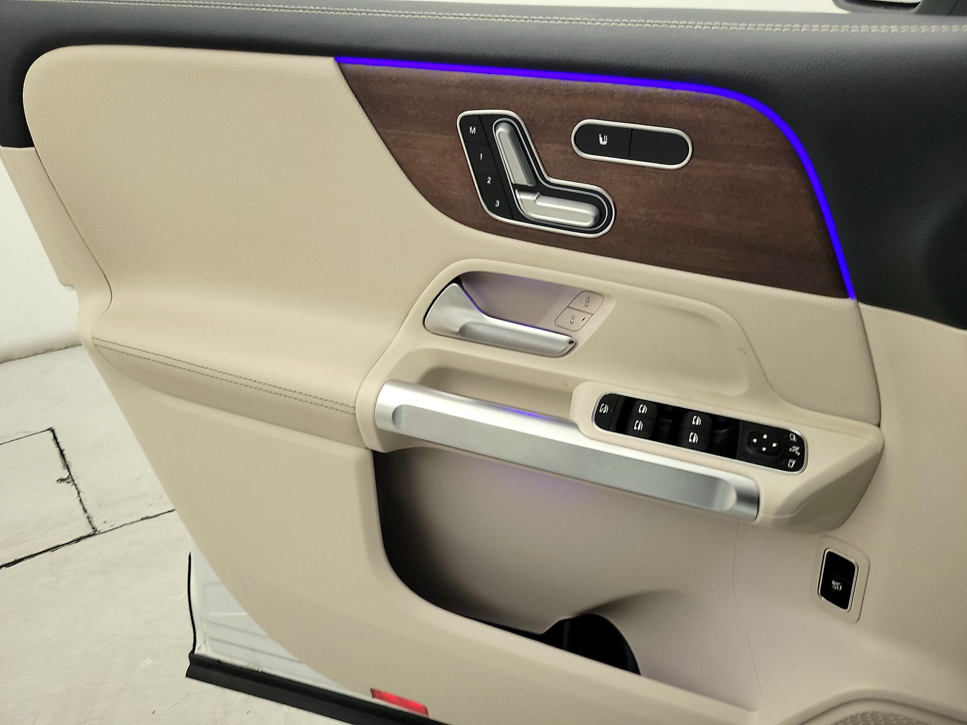 Thumbnail: 2022 Mercedes-Benz GLB - 12