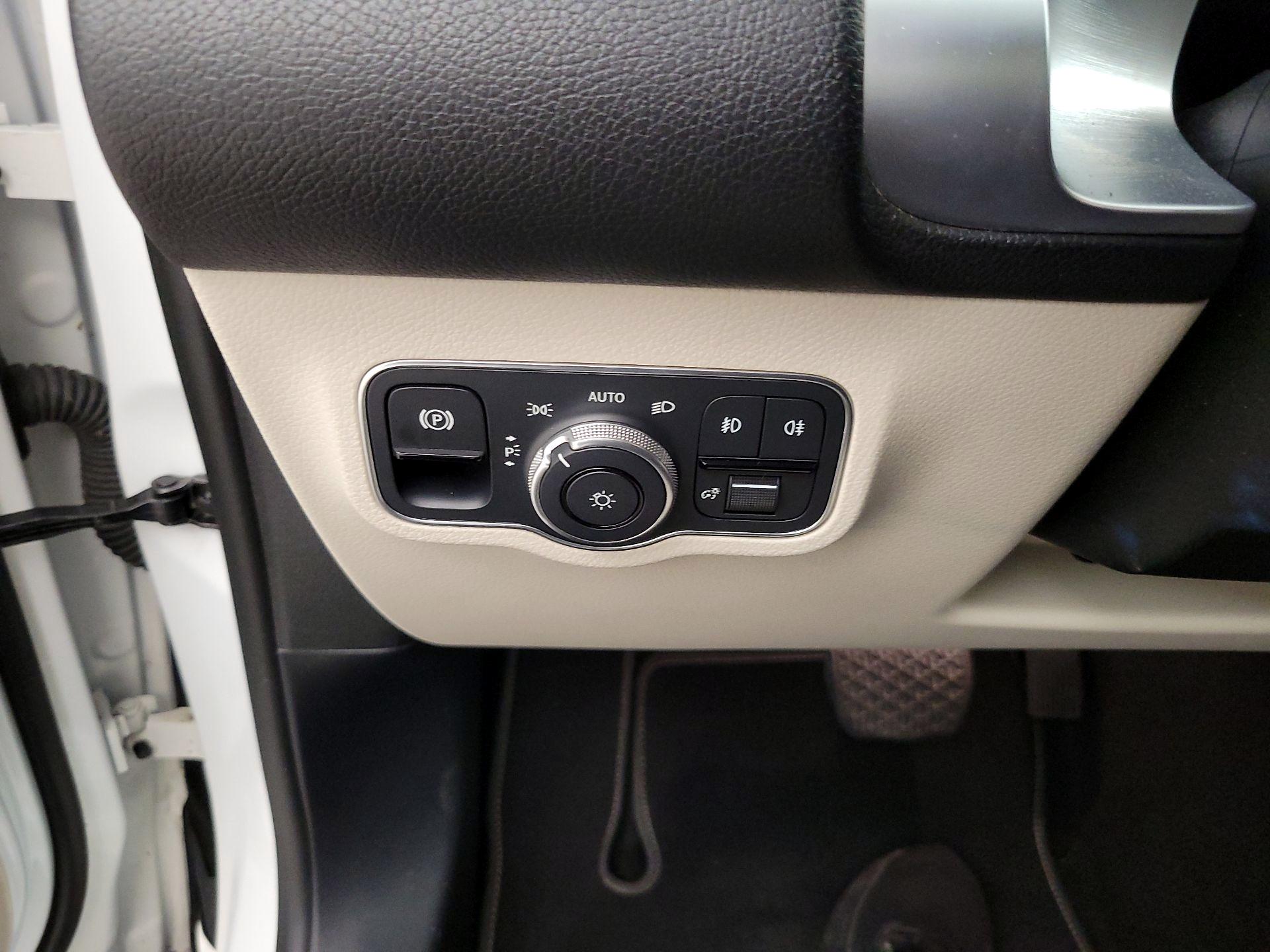 Thumbnail: 2022 Mercedes-Benz GLB - 13