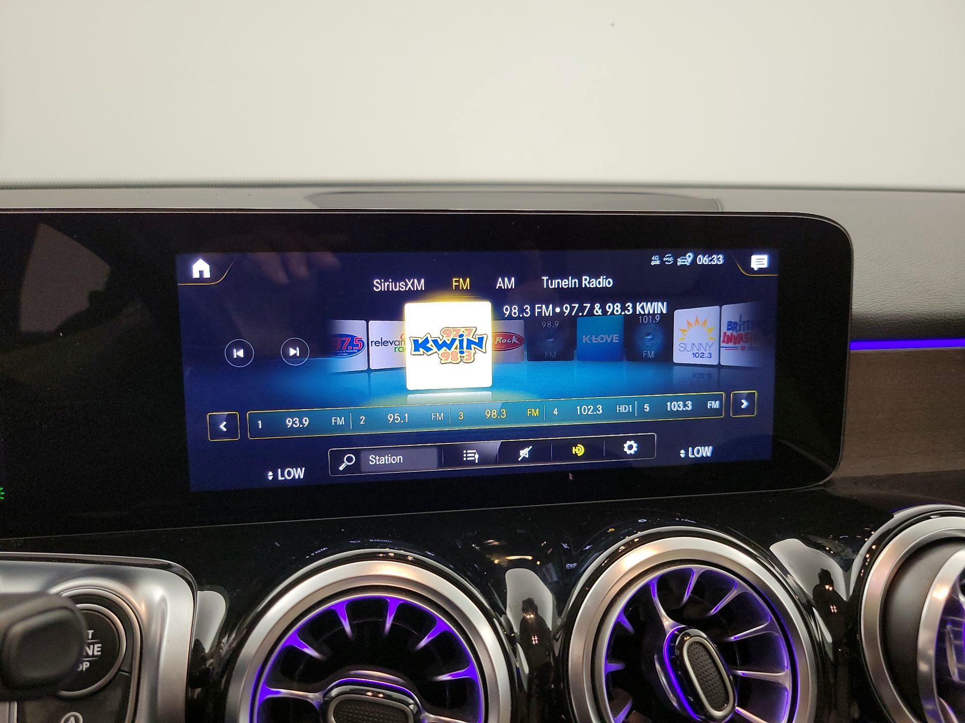 Thumbnail: 2022 Mercedes-Benz GLB - 16