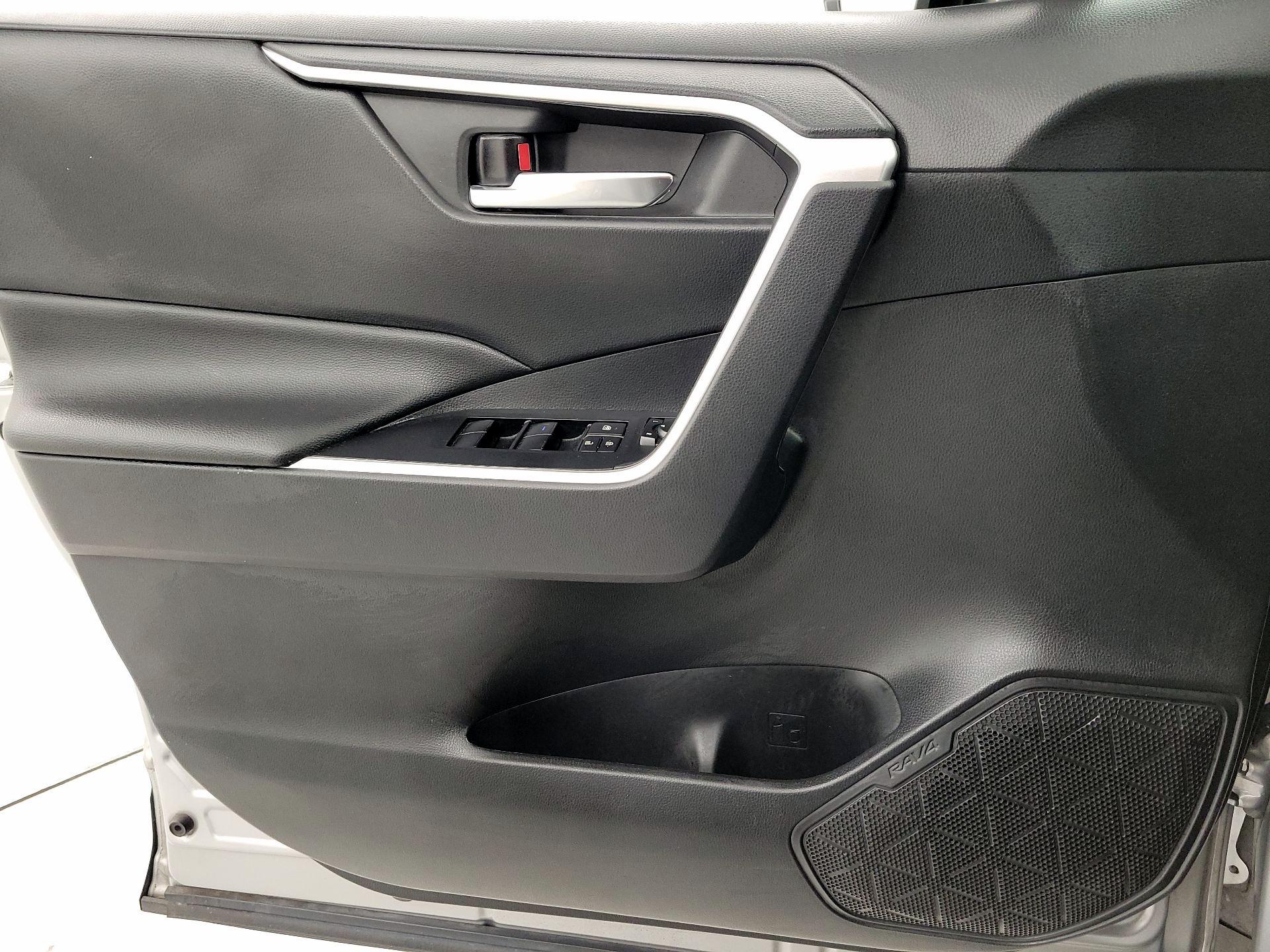 Thumbnail: 2019 Toyota RAV4 - 12