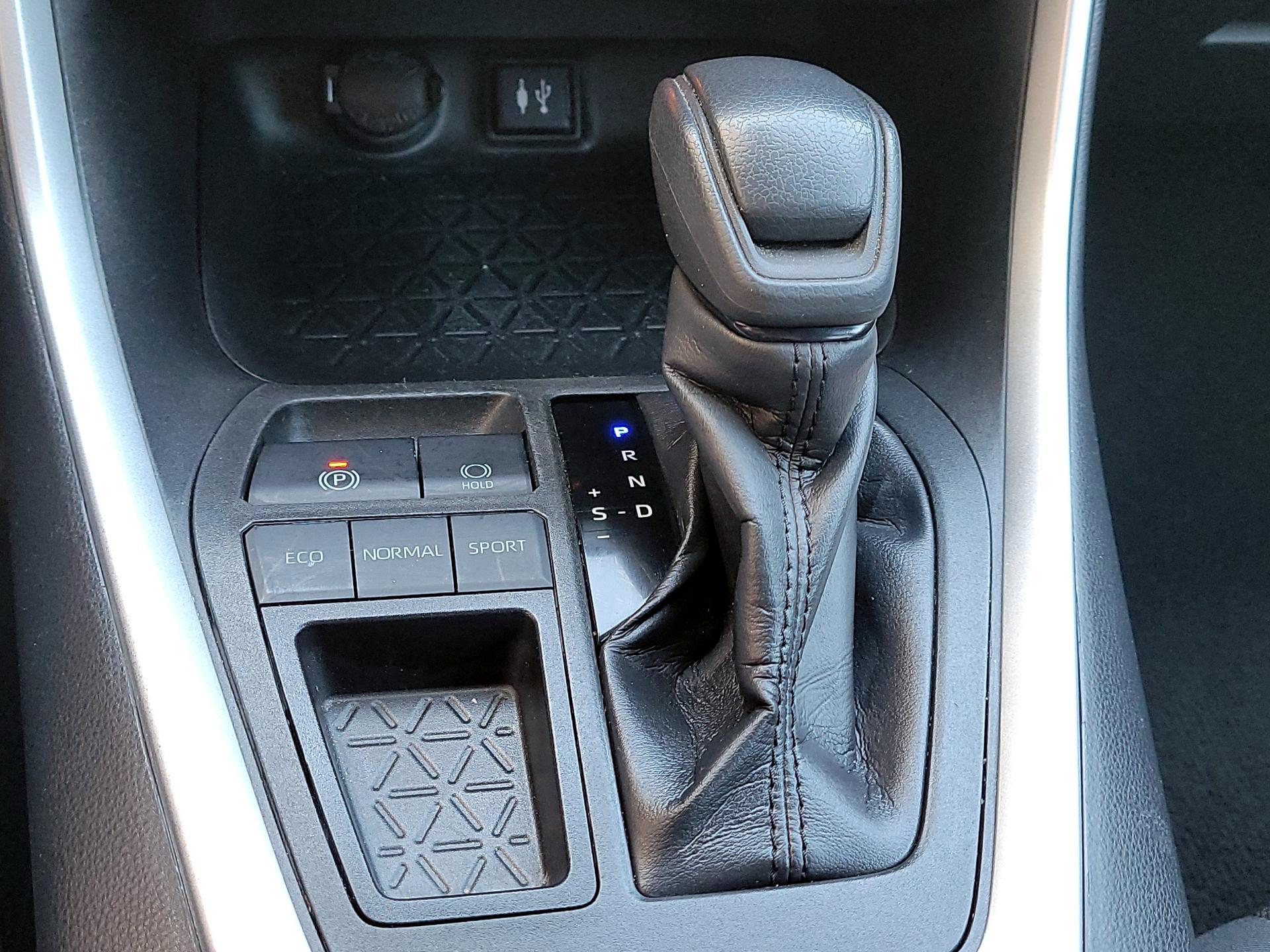 Thumbnail: 2019 Toyota RAV4 - 17