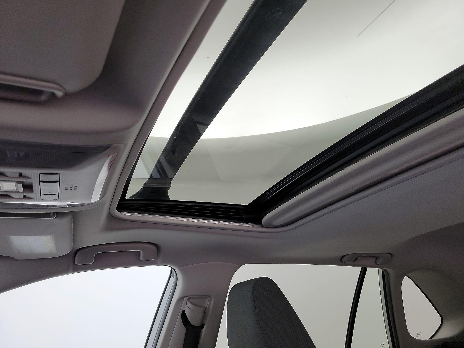 Thumbnail: 2019 Toyota RAV4 - 19