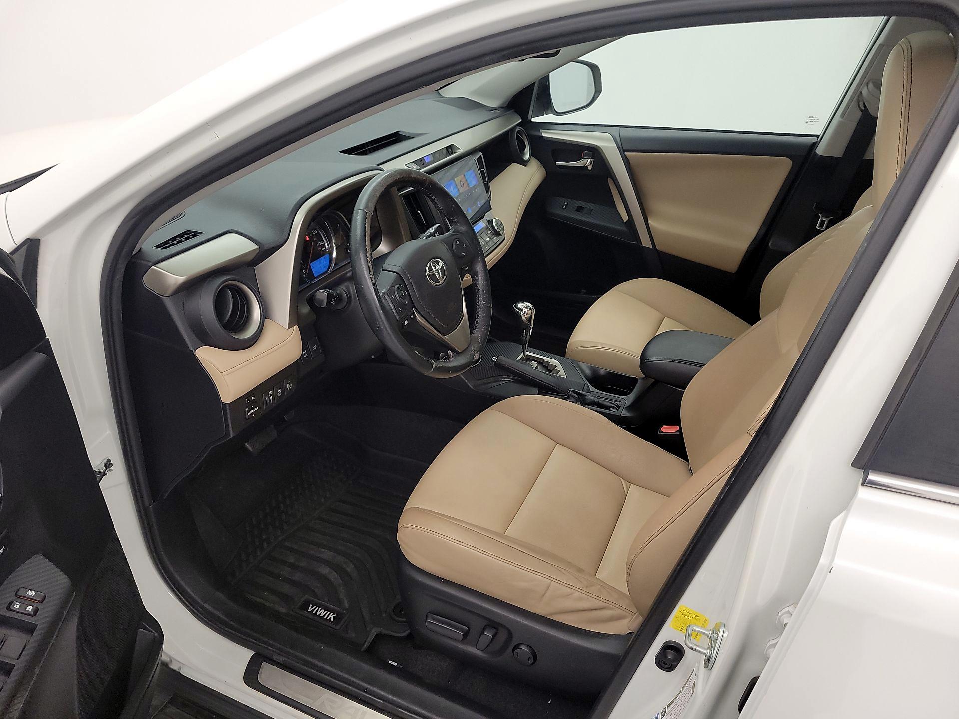 Thumbnail: 2015 Toyota RAV4 - 11