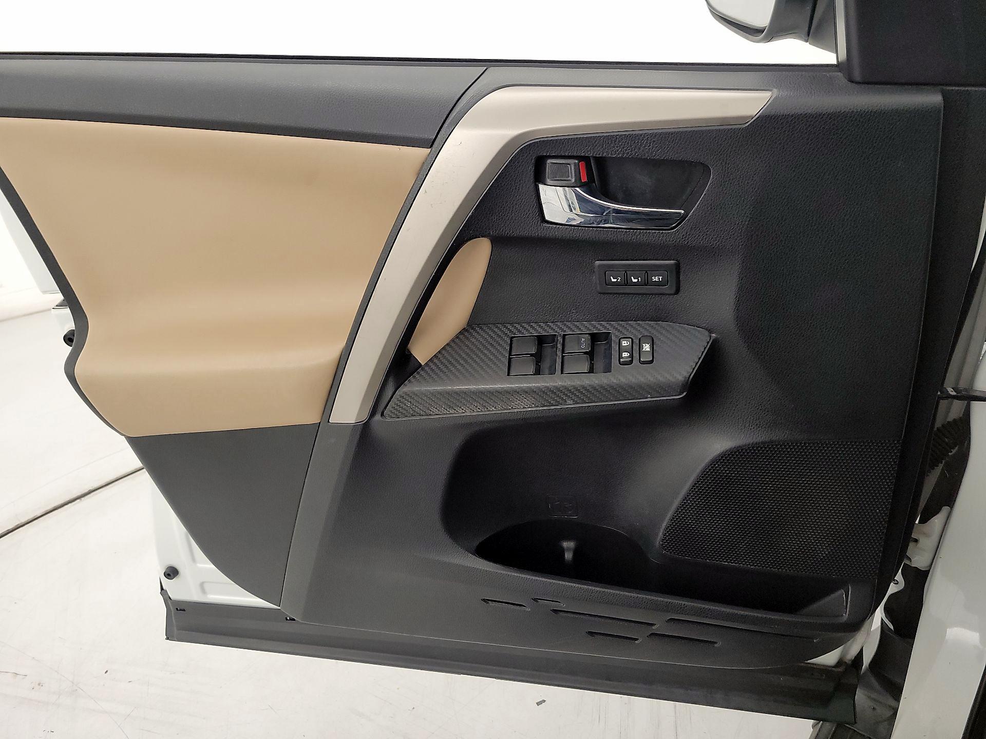 Thumbnail: 2015 Toyota RAV4 - 12