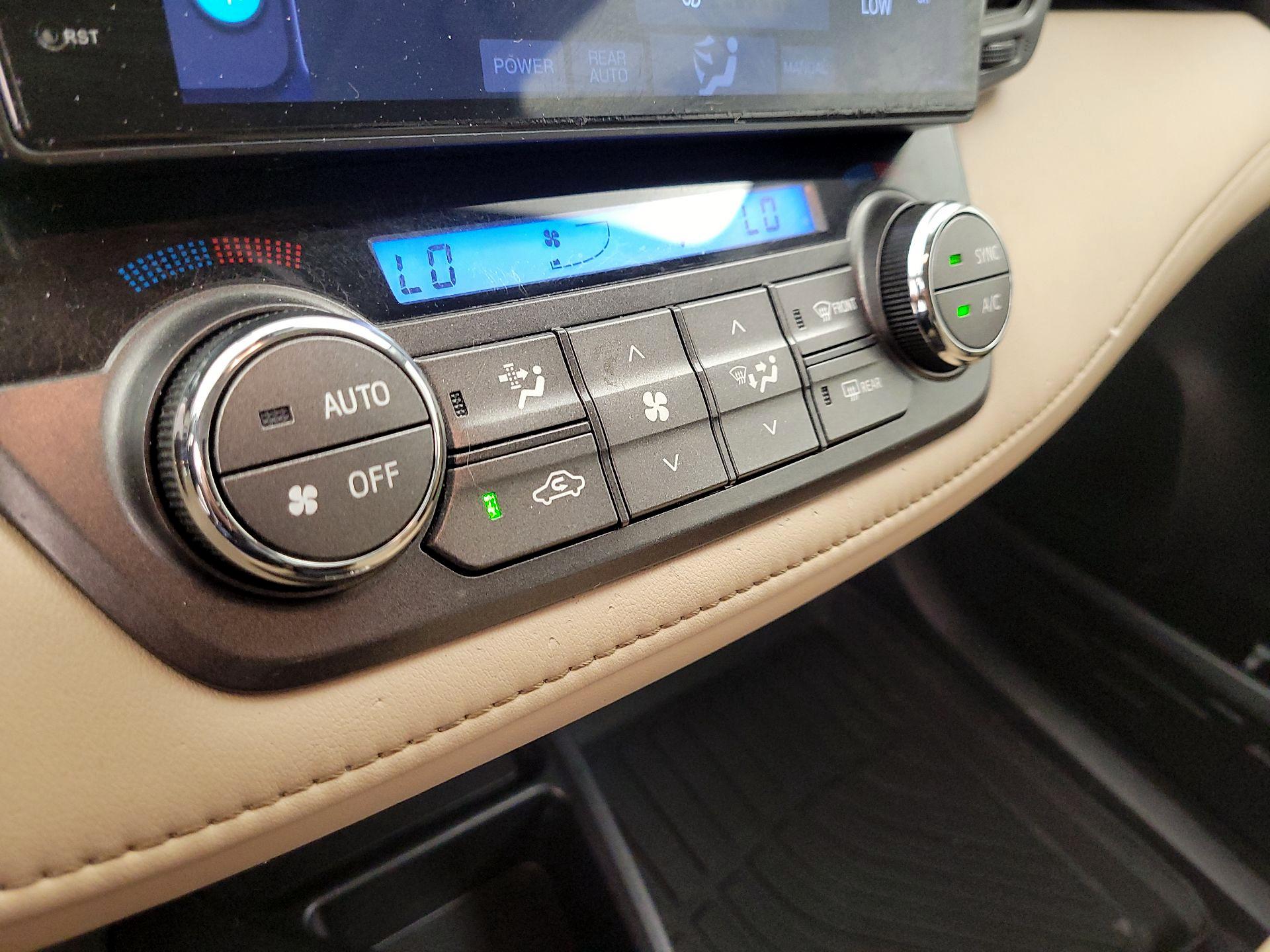 Thumbnail: 2015 Toyota RAV4 - 16